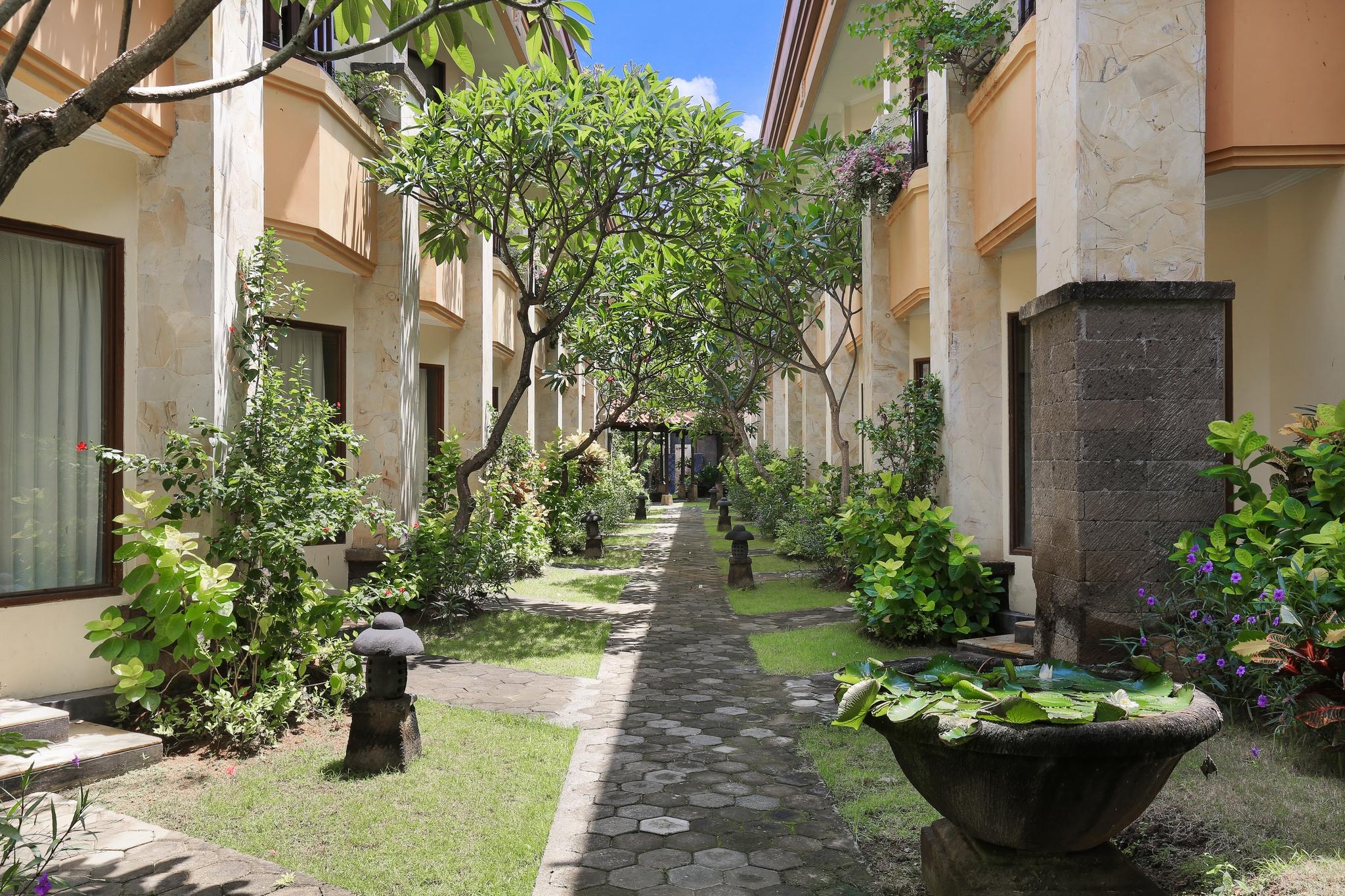 Pelangi Bali & Hotel 4*