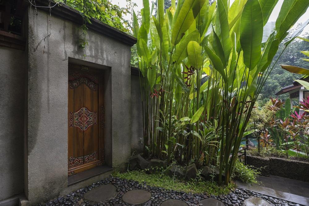 Wisma tamu Desak Putu Putera