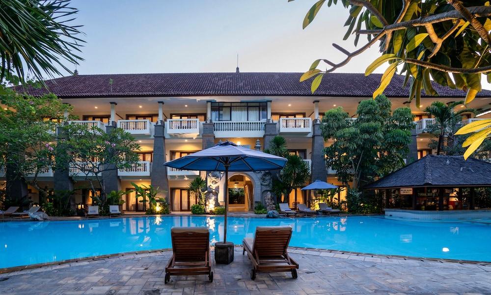 Kumala Pantai Hotel 3*