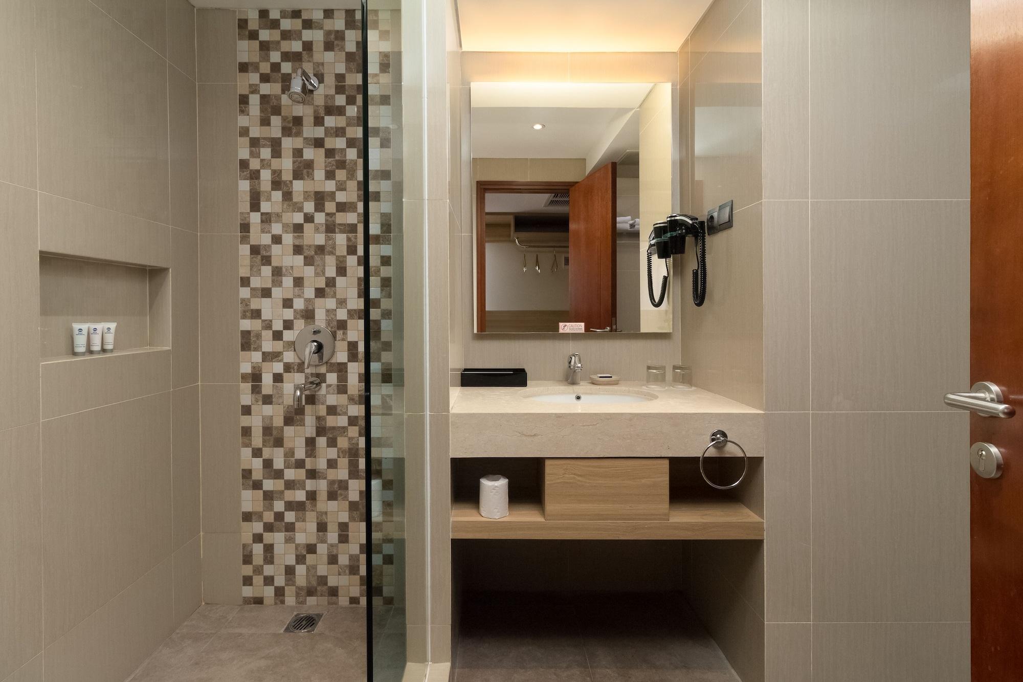 Western Kamala Hotel 4*