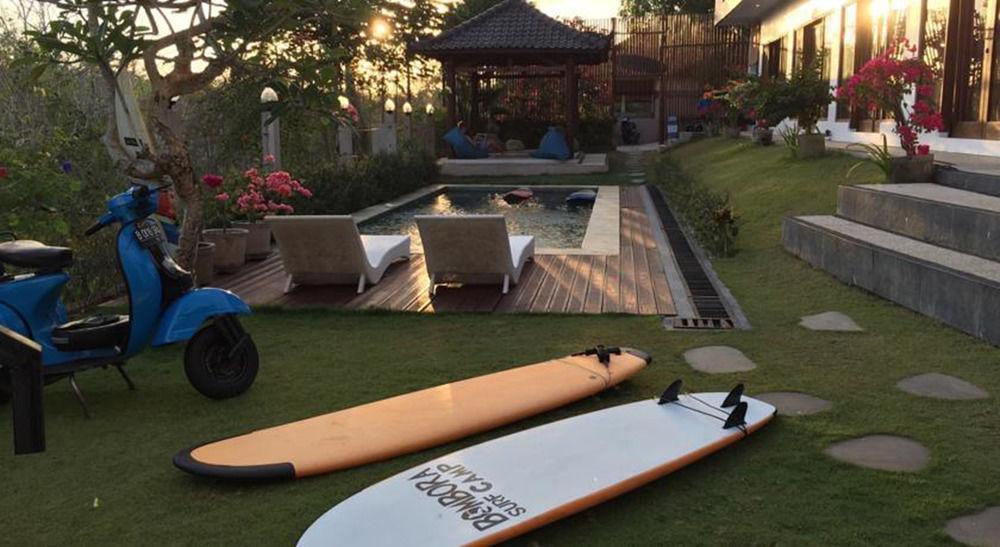 Wisma tamu Bombora Surf Camp