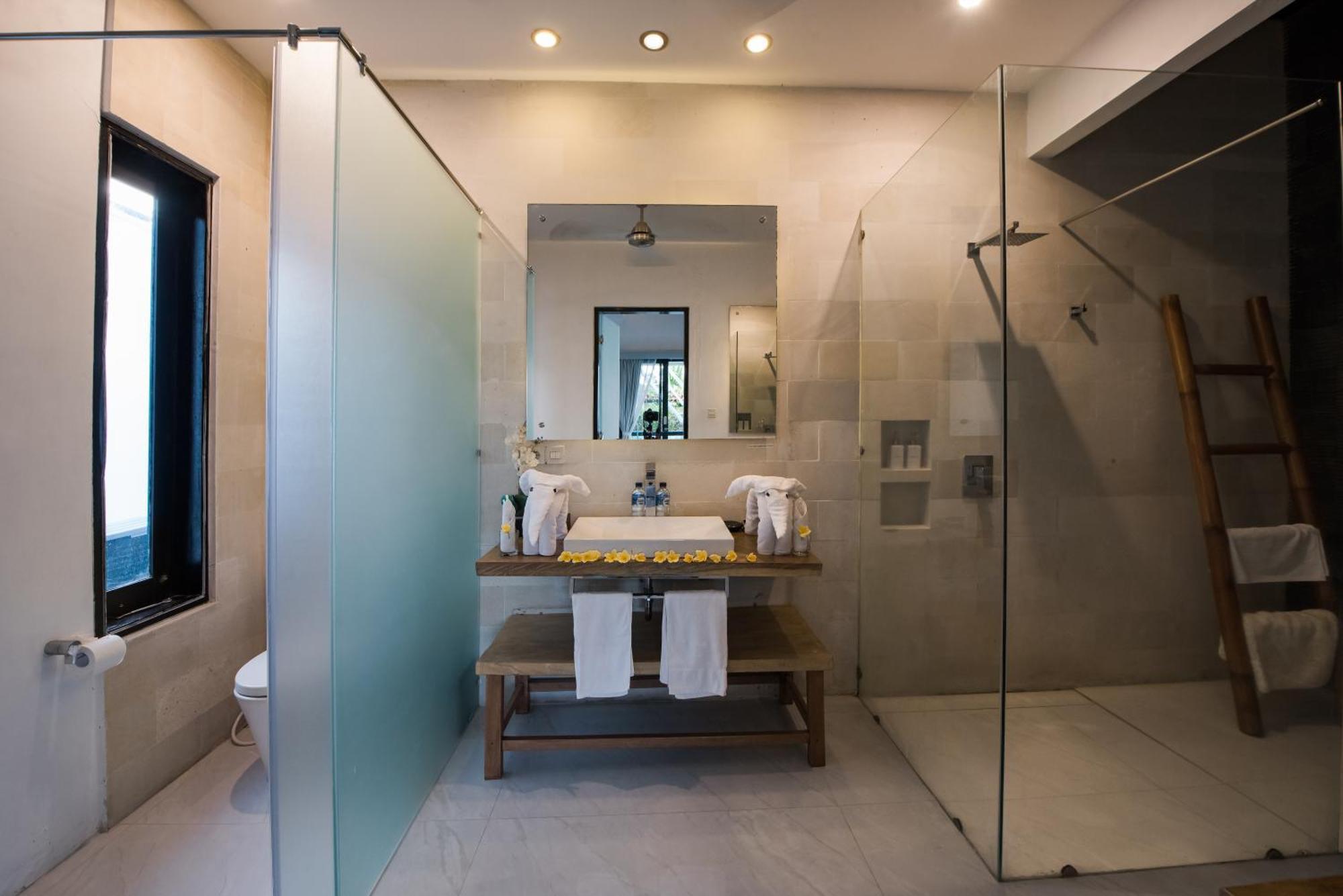 Sky-villa 3- 8 Bedroom Brilliant Location Between To Shopping Seminyak (Bali)
