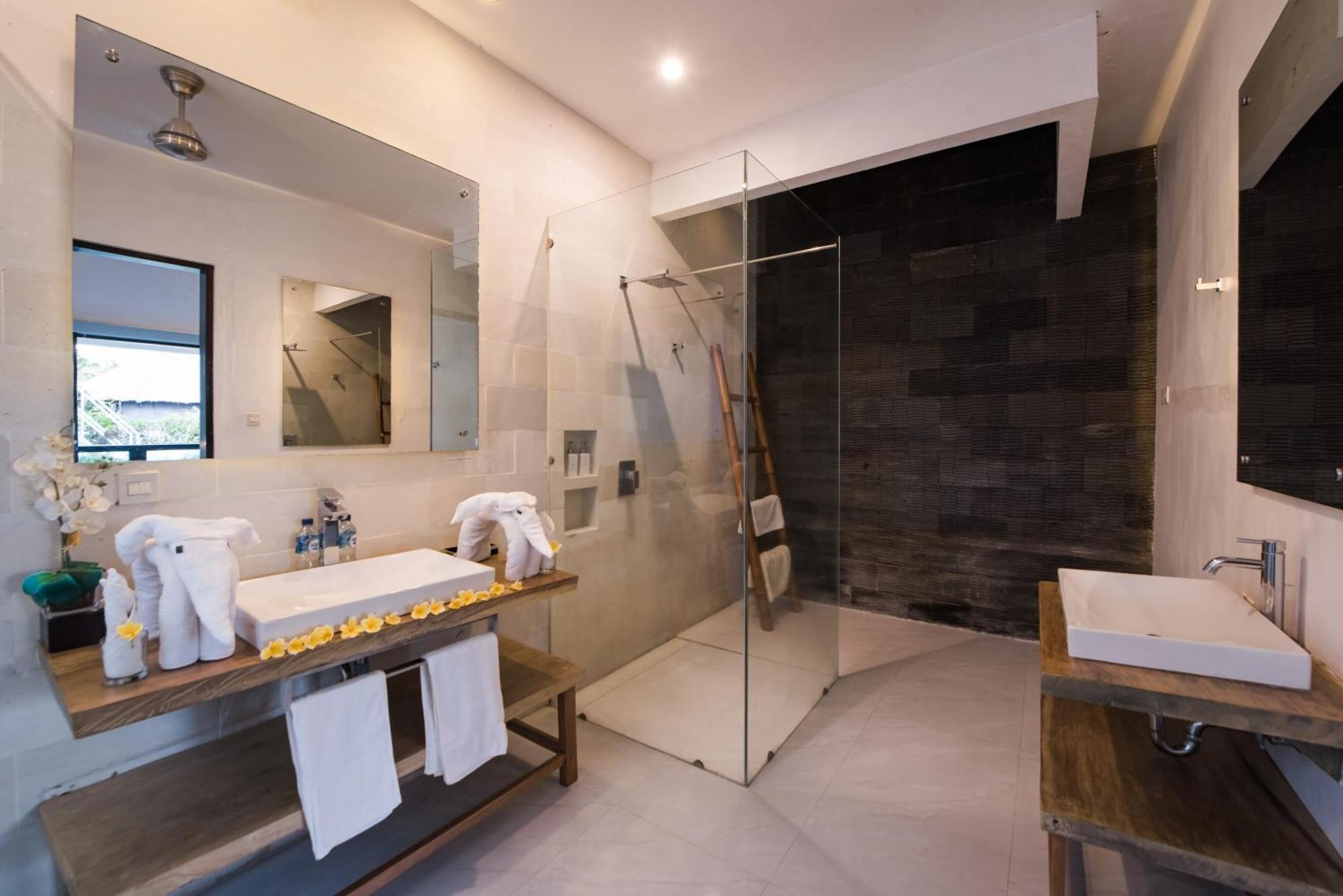 Sky-villa 3- 8 Bedroom Brilliant Location Between To Shopping Villa *
