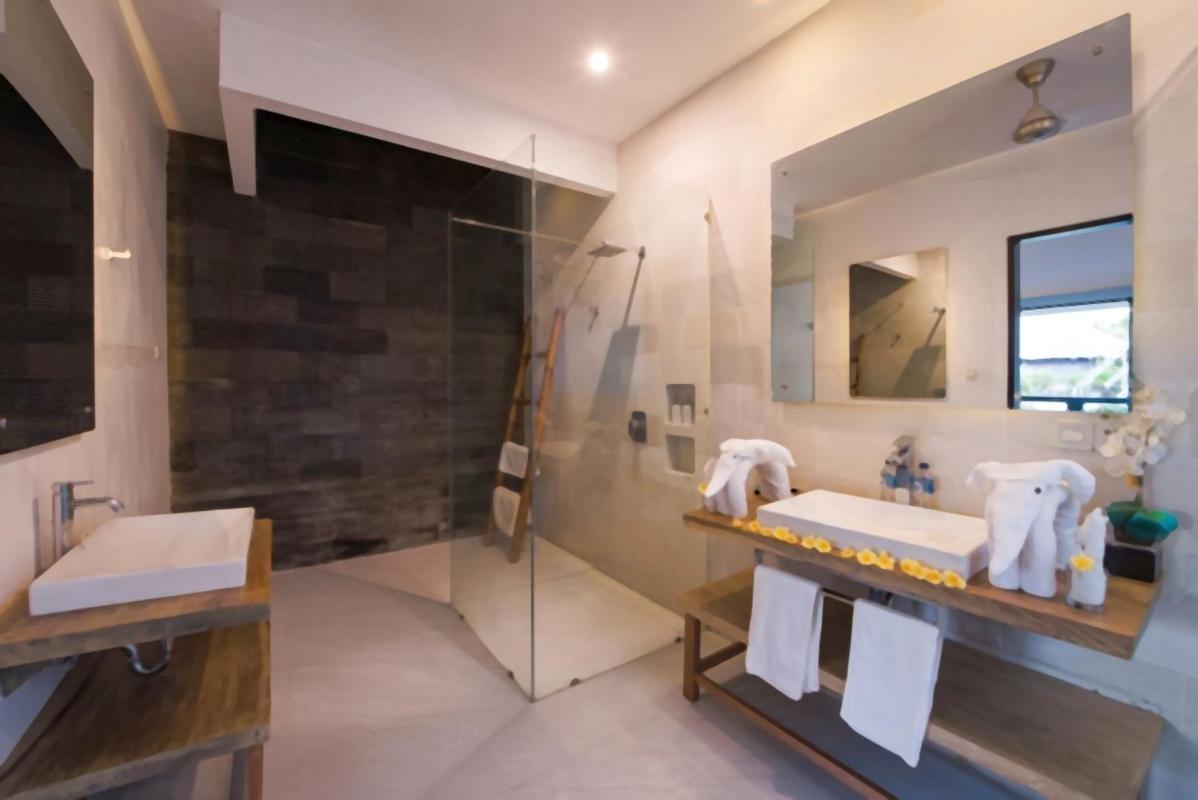 Sky-villa 3- 8 Bedroom Brilliant Location Between To Shopping Villa *