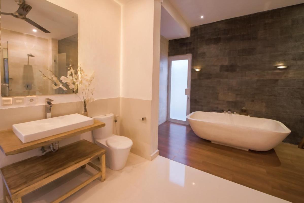 Sky-villa 3- 8 Bedroom Brilliant Location Between To Shopping Villa *