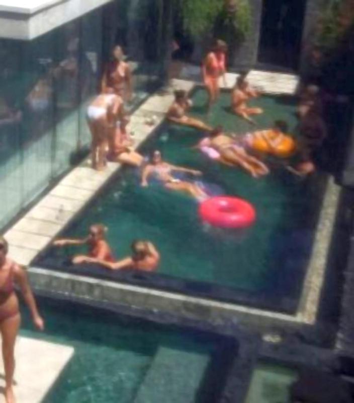 Sky-villa 3- 8 Bedroom Brilliant Location Between To Shopping Villa Seminyak (Bali)