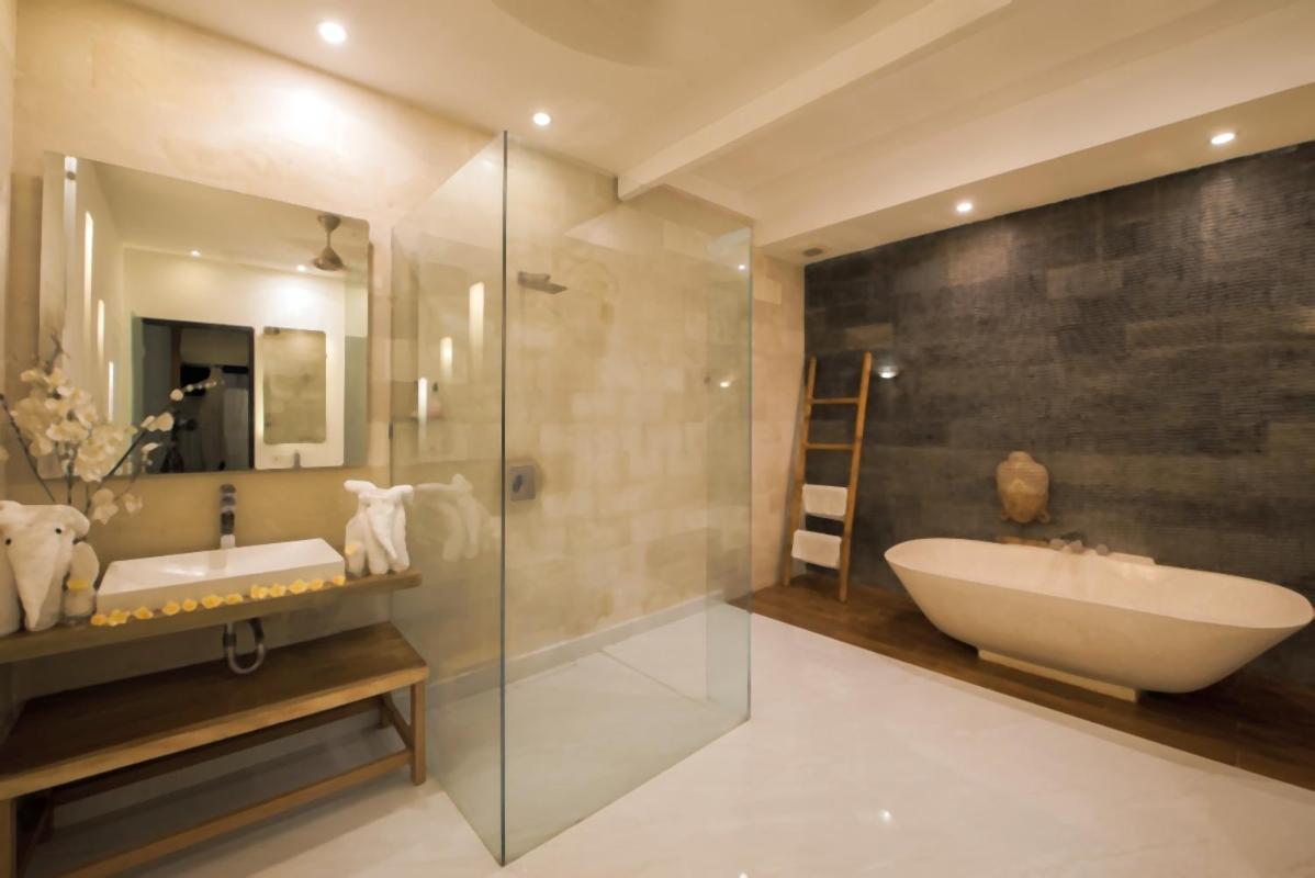 Sky-villa 3- 8 Bedroom Brilliant Location Between To Shopping Seminyak (Bali)