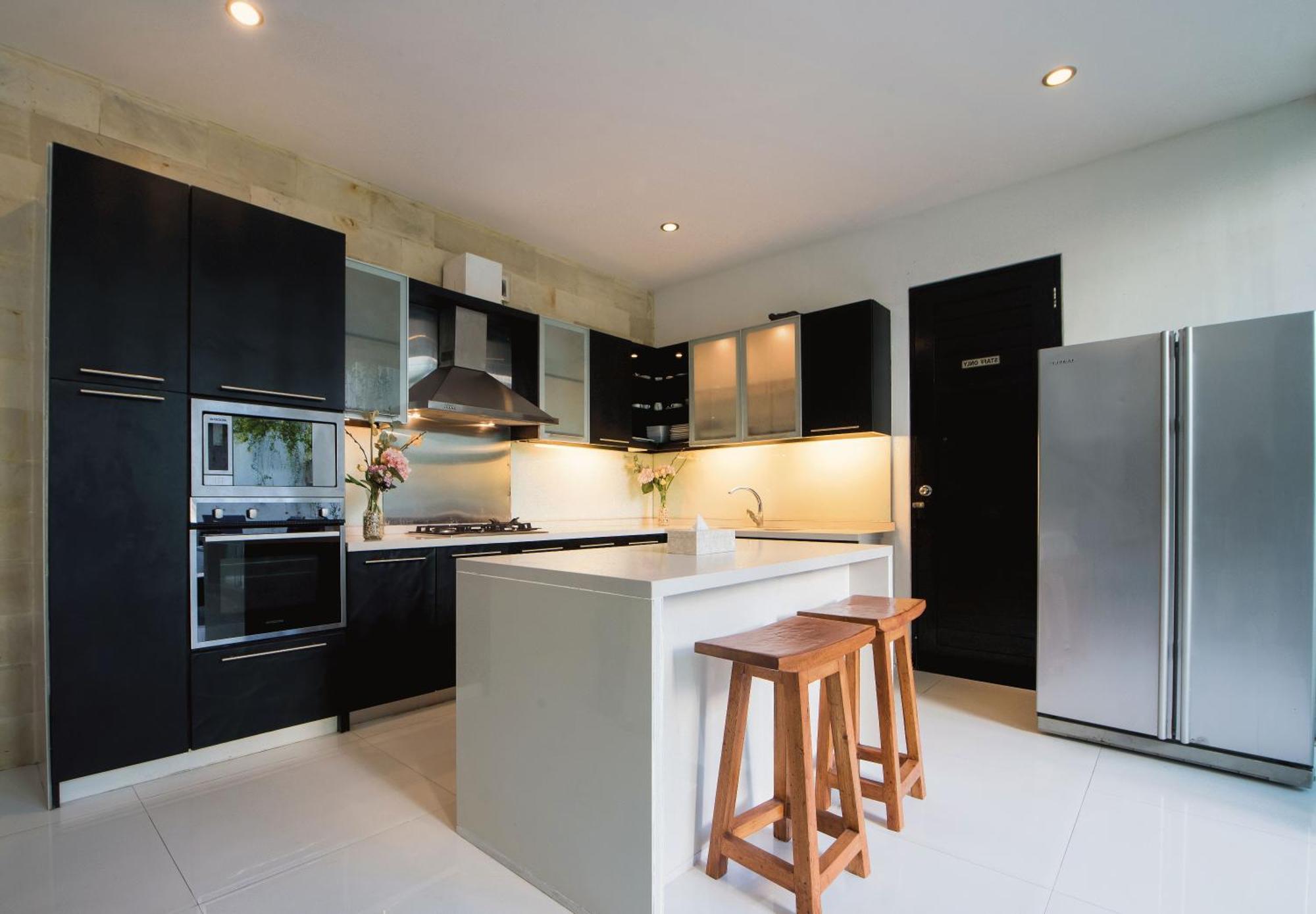 Sky-villa 3- 8 Bedroom Brilliant Location Between To Shopping Villa Seminyak (Bali)