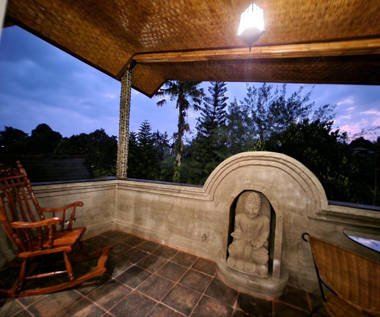 Villa Avalon Castle & *