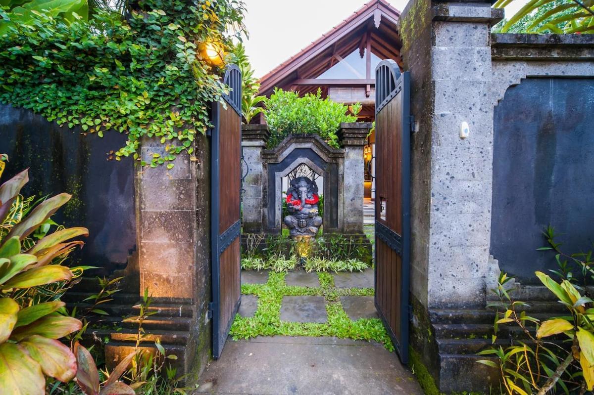 Luxury 3br Infinity Jungle View Aashaya Villa Ubud (Bali)