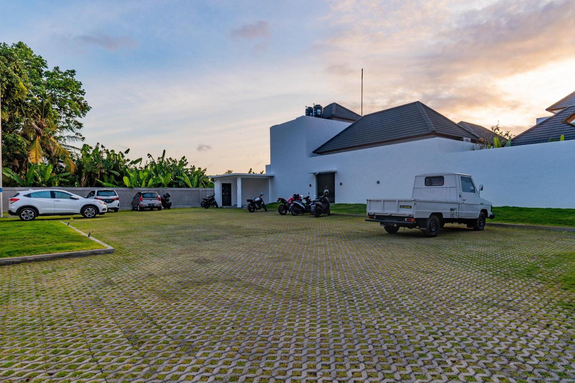 Hedonia Luxury Villa Seminyak (Bali)