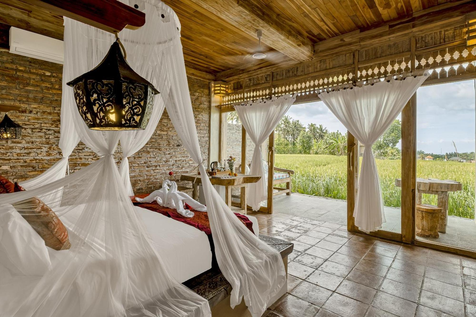 Guest house Joglo Organik 4*