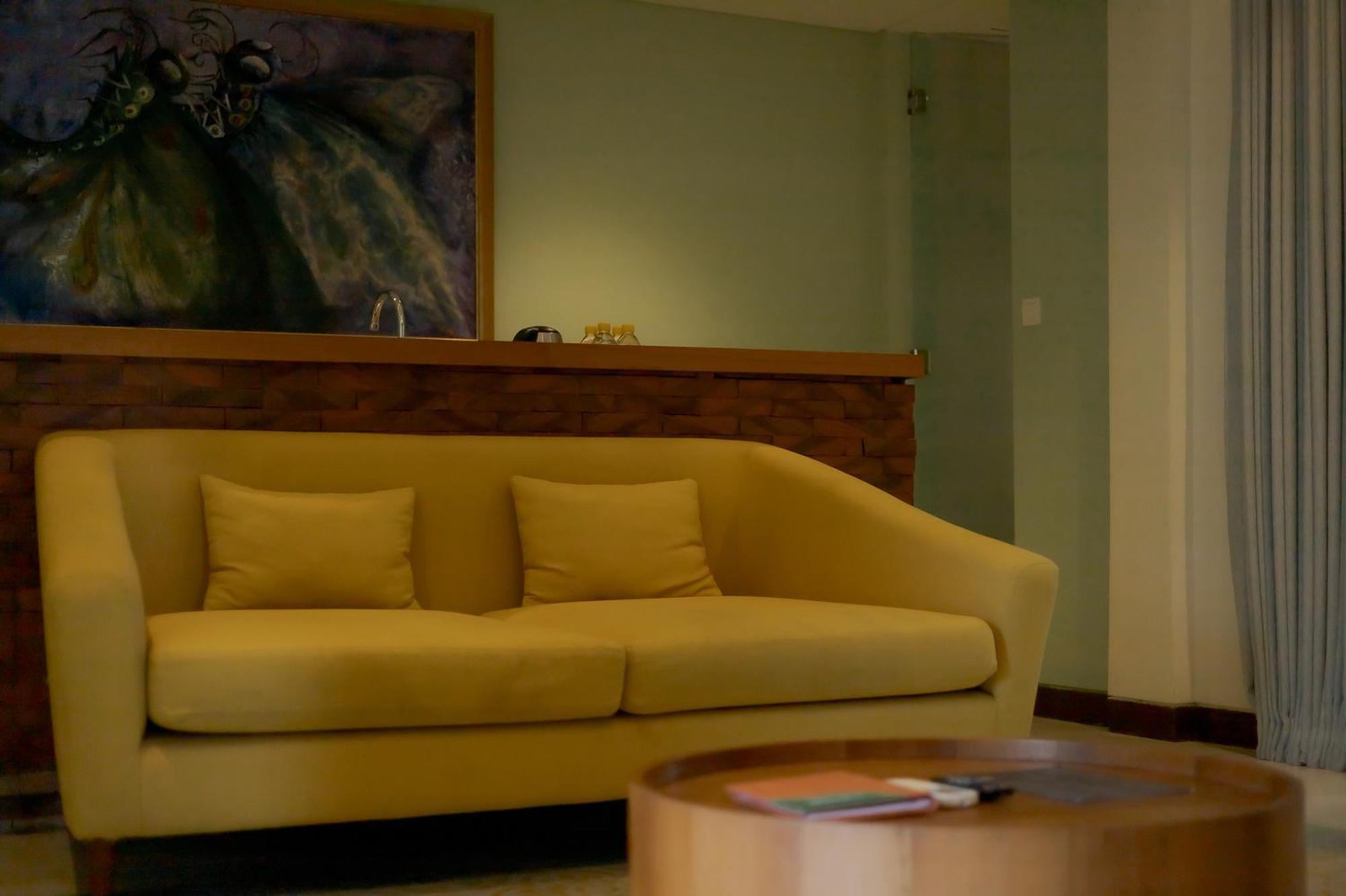 Fourteen Roses Boutique Hotel, Kuta 4* Legian (Bali)