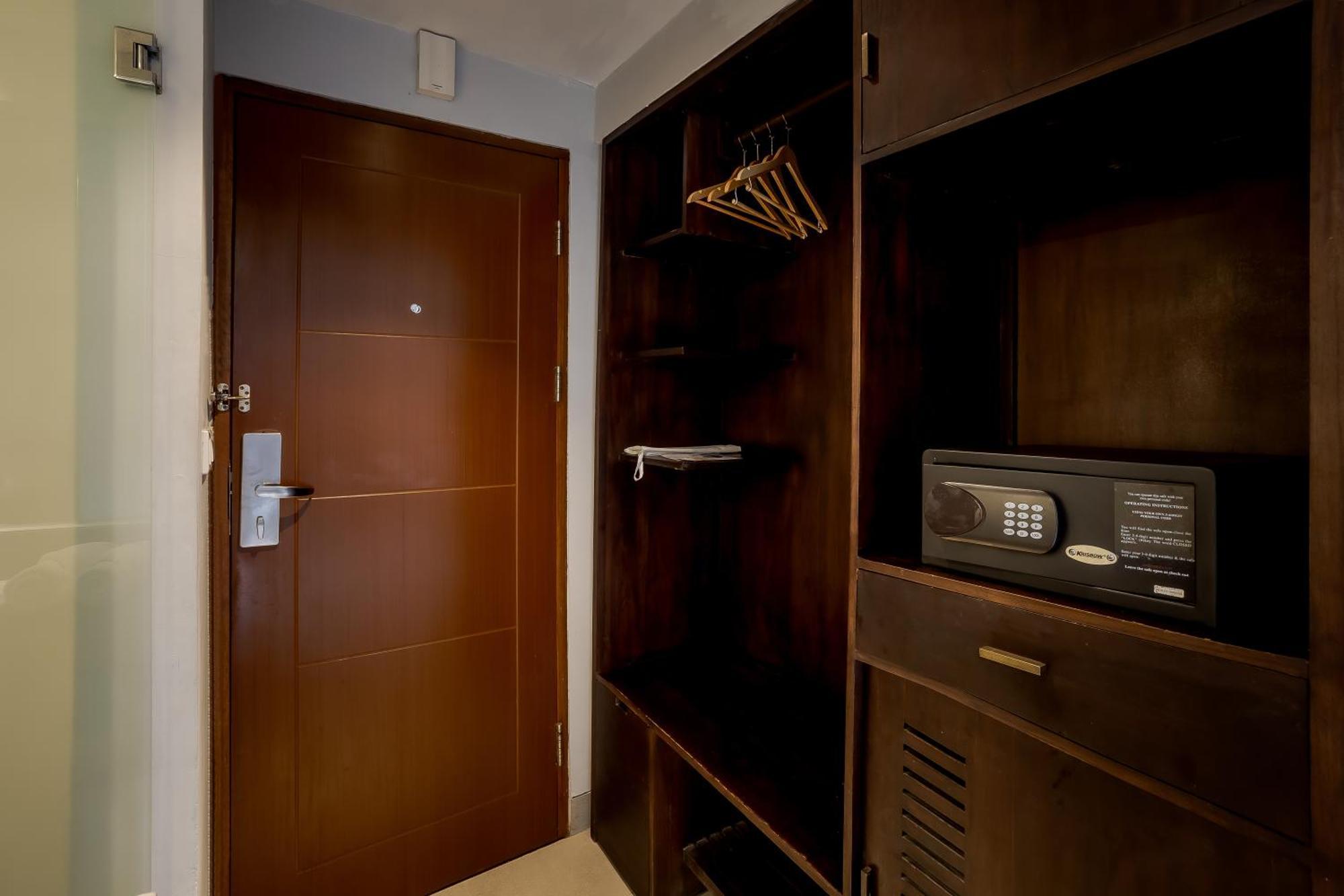 Fourteen Roses Boutique Hotel, Kuta Hotel