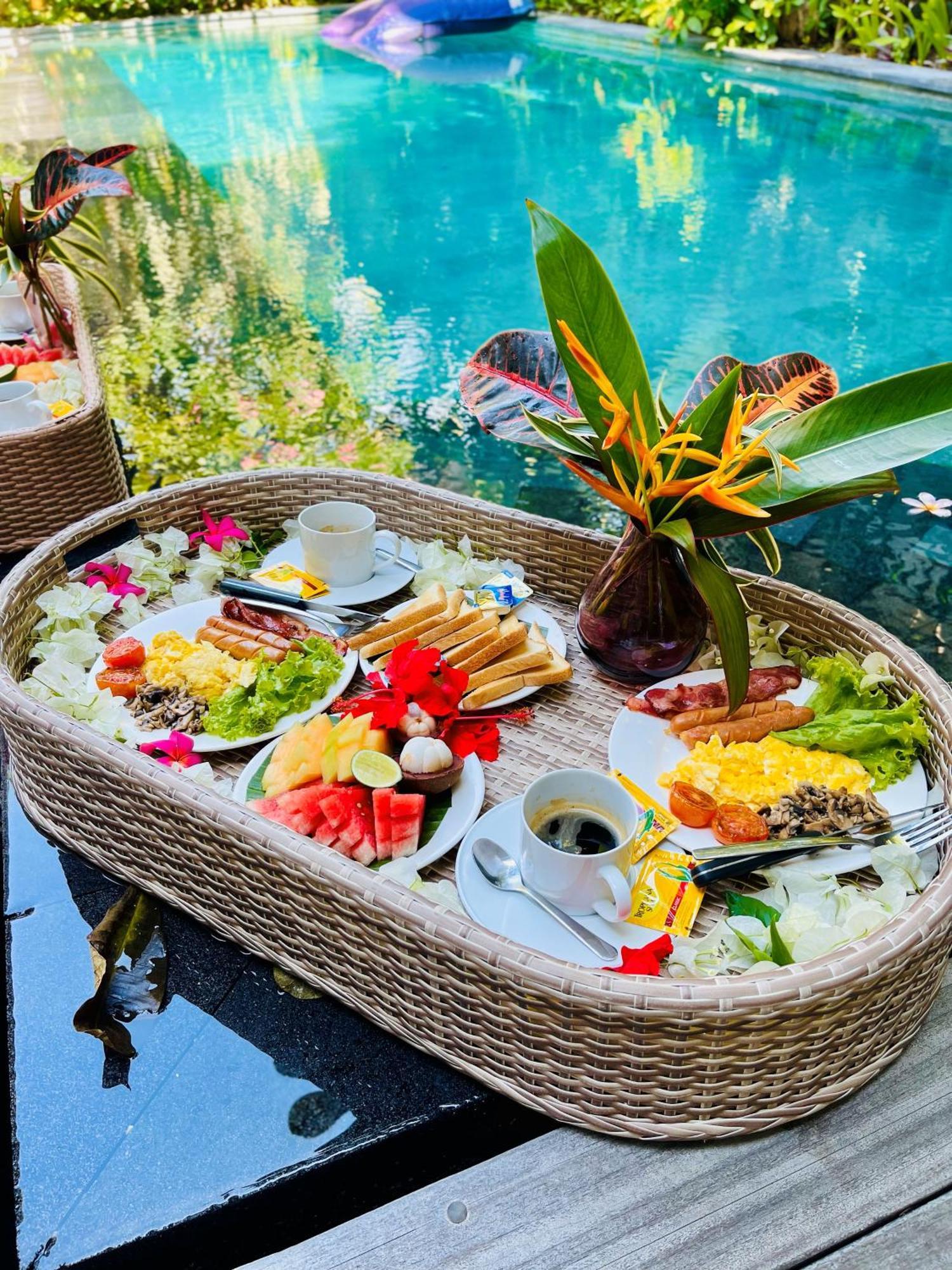Frangipani Kuning At Berawa Villa Canggu (Bali)