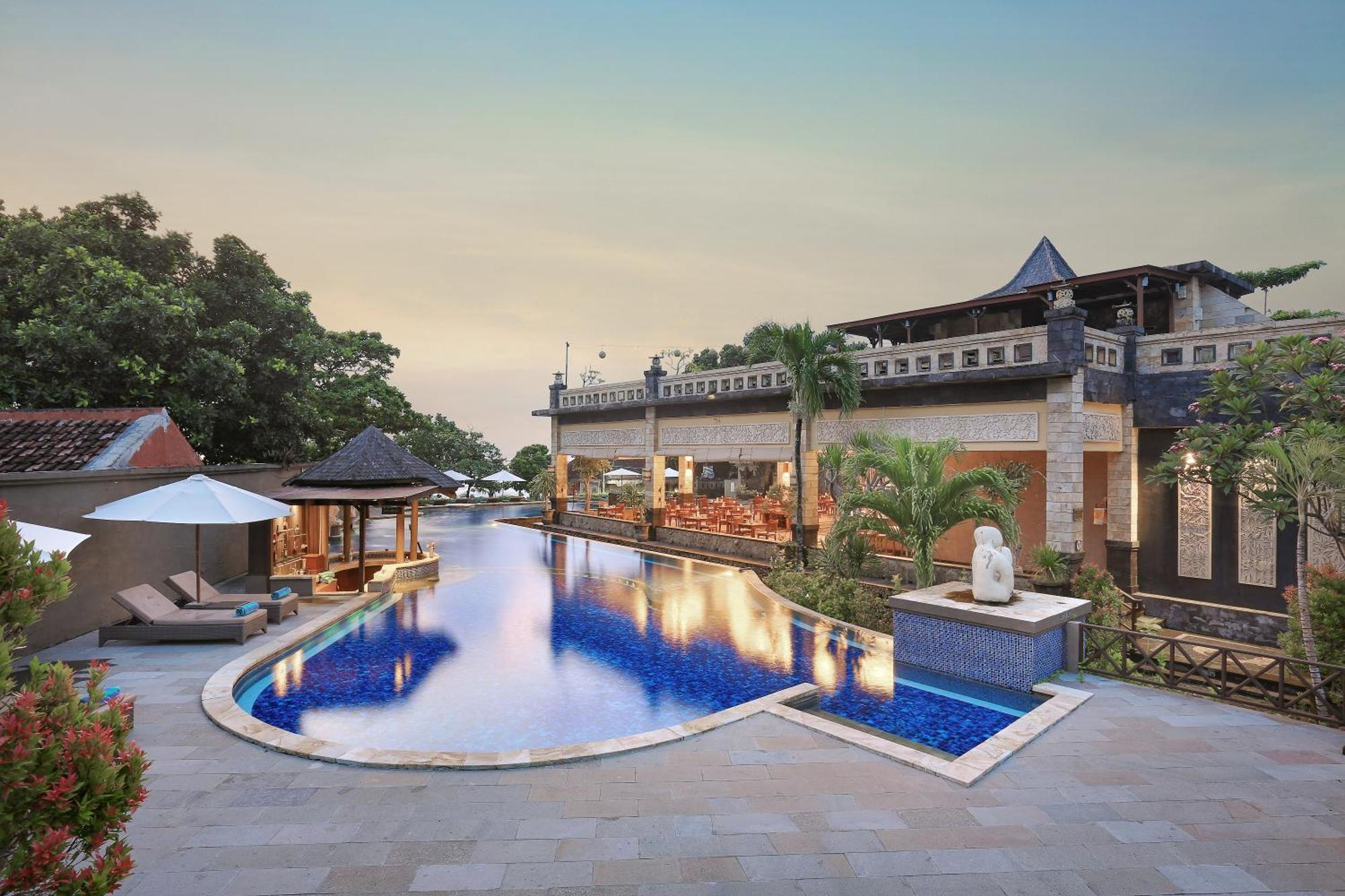 Pelangi Bali & Hotel 4*