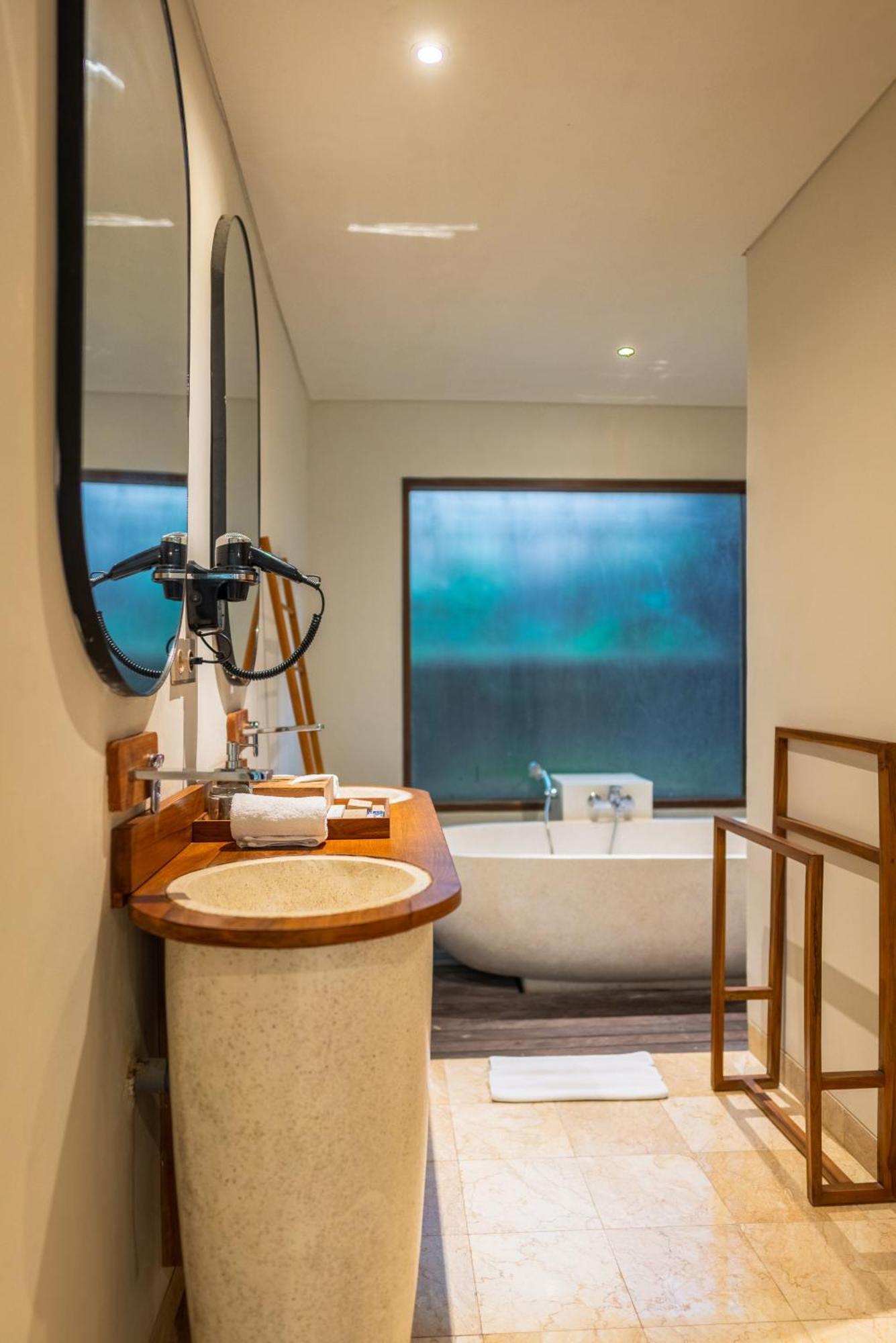 Dinara Hotel 4*