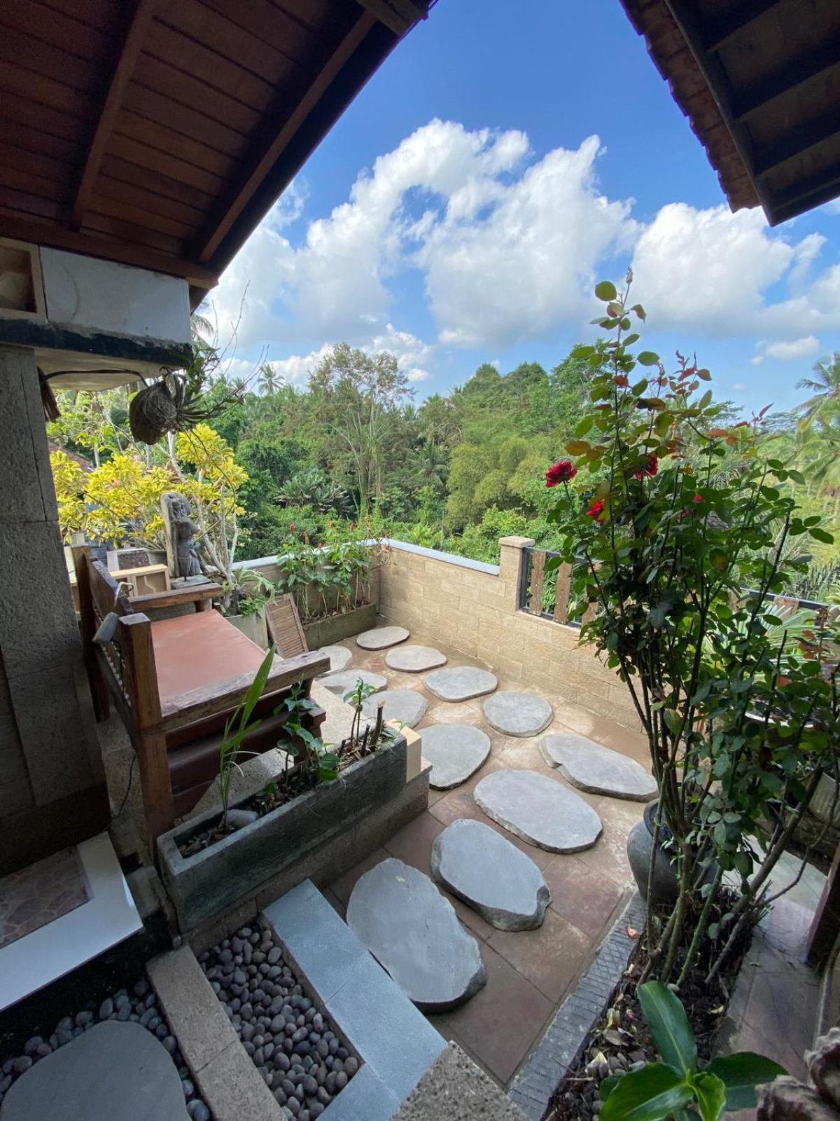 Ogek Guest house *
