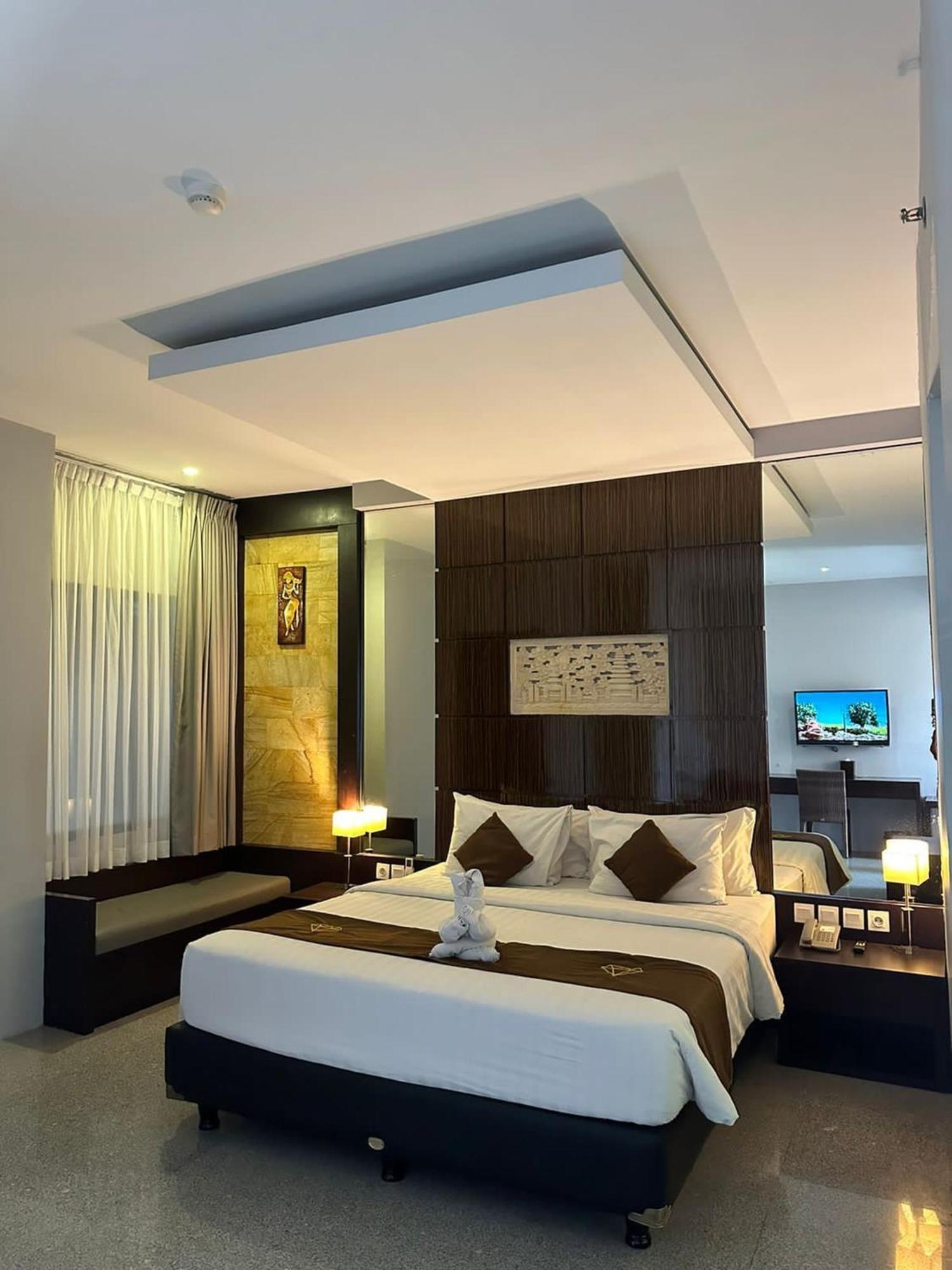 Famous Kuta Formerly Permata Kuta Hotel 4*