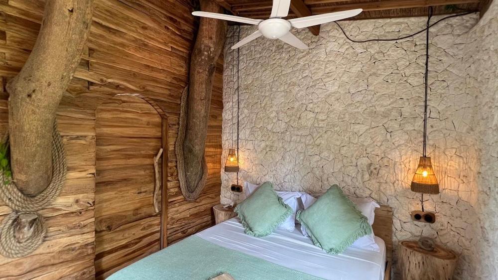 Roots Tree House Uluwatu (Bali)