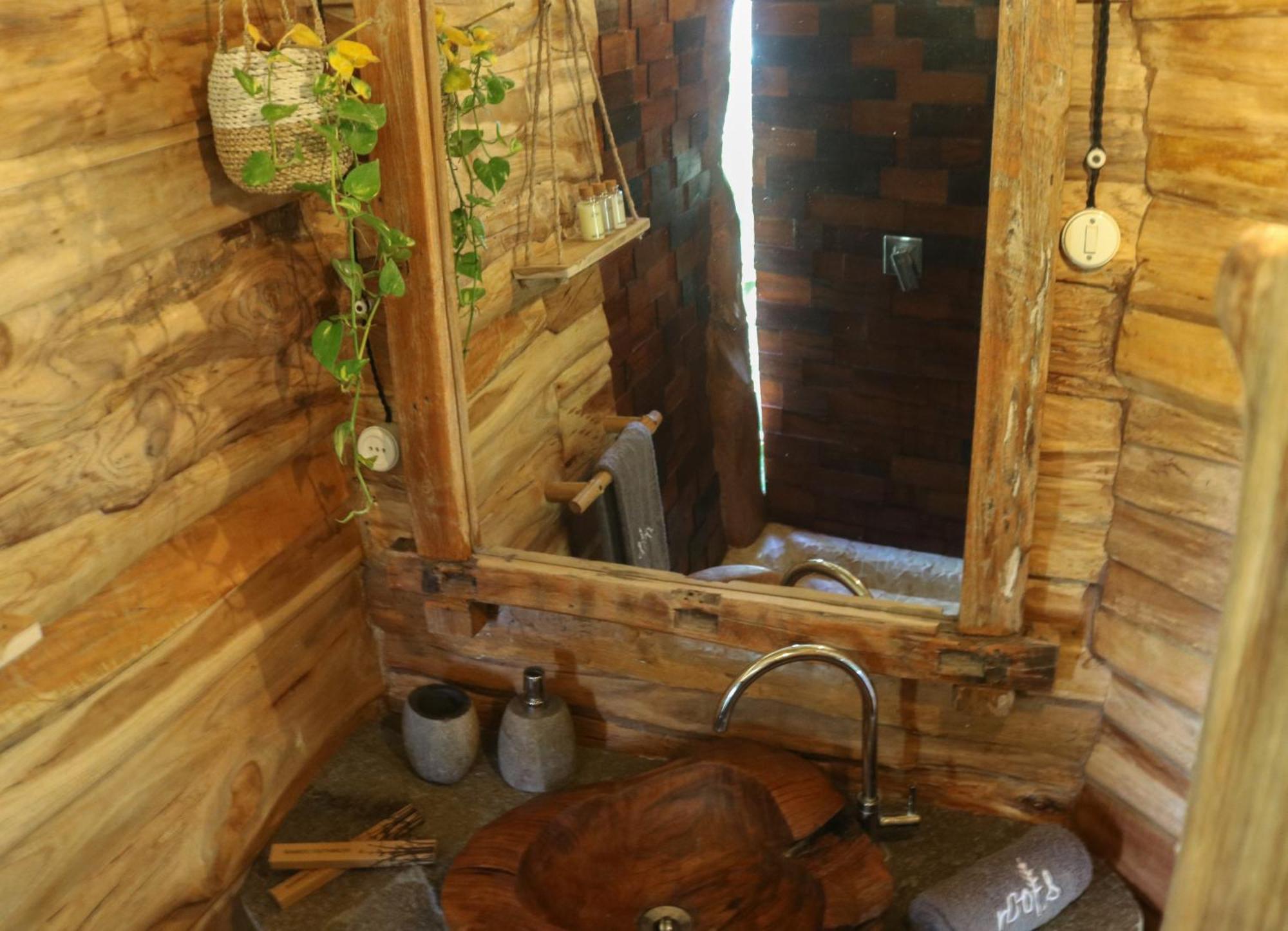 Roots Tree House Lodge