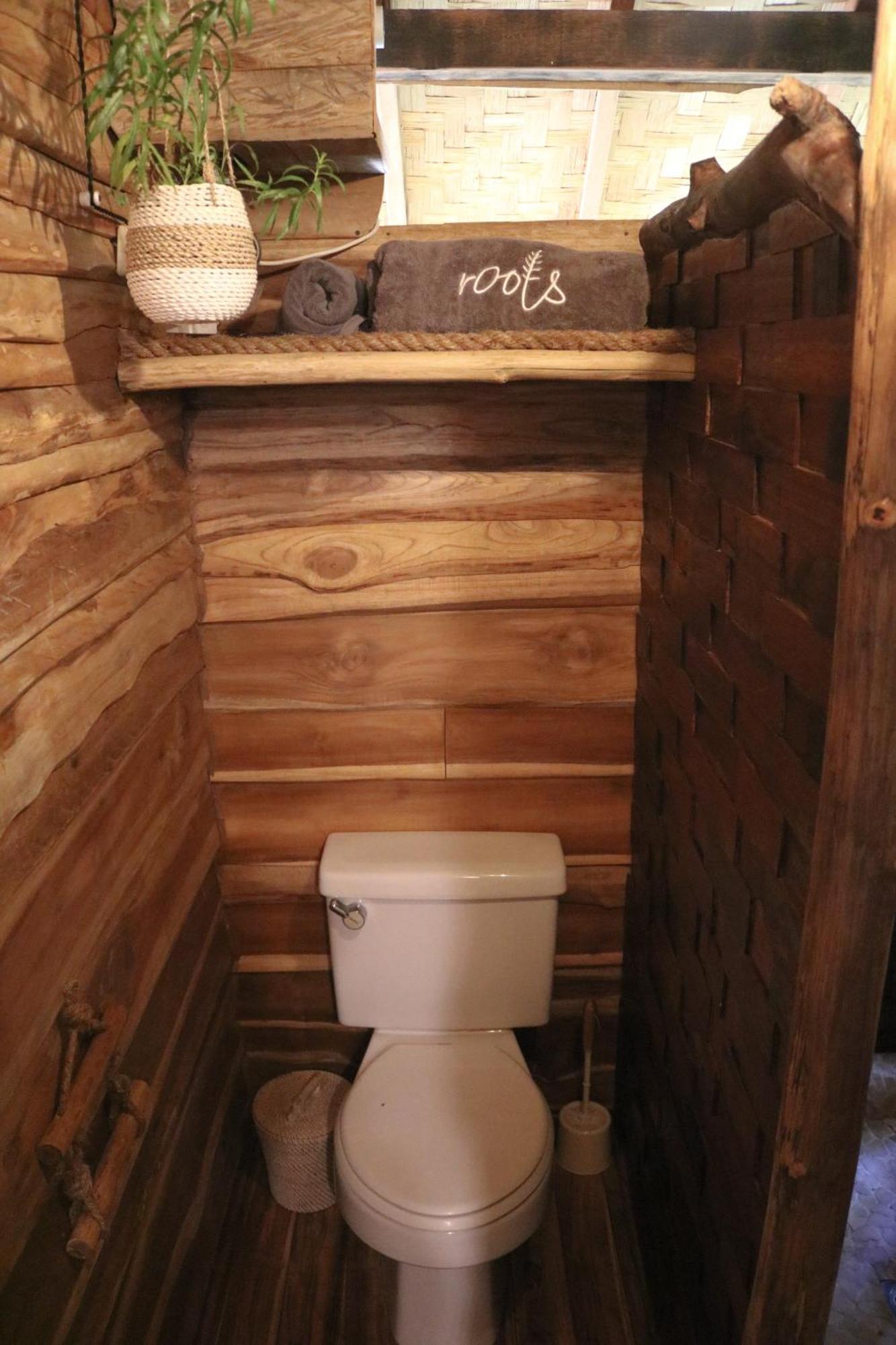 Lodge Roots Tree House *