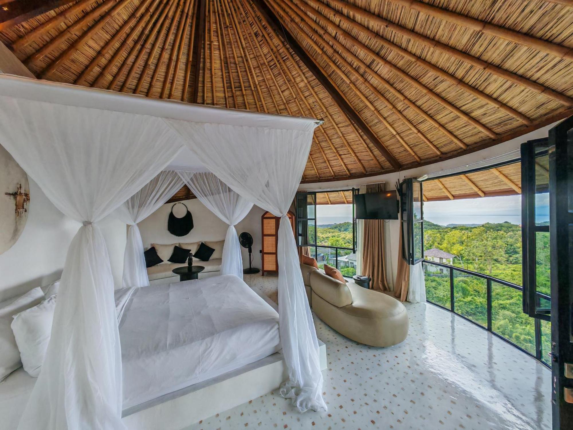 Hillstone Luxury Village *