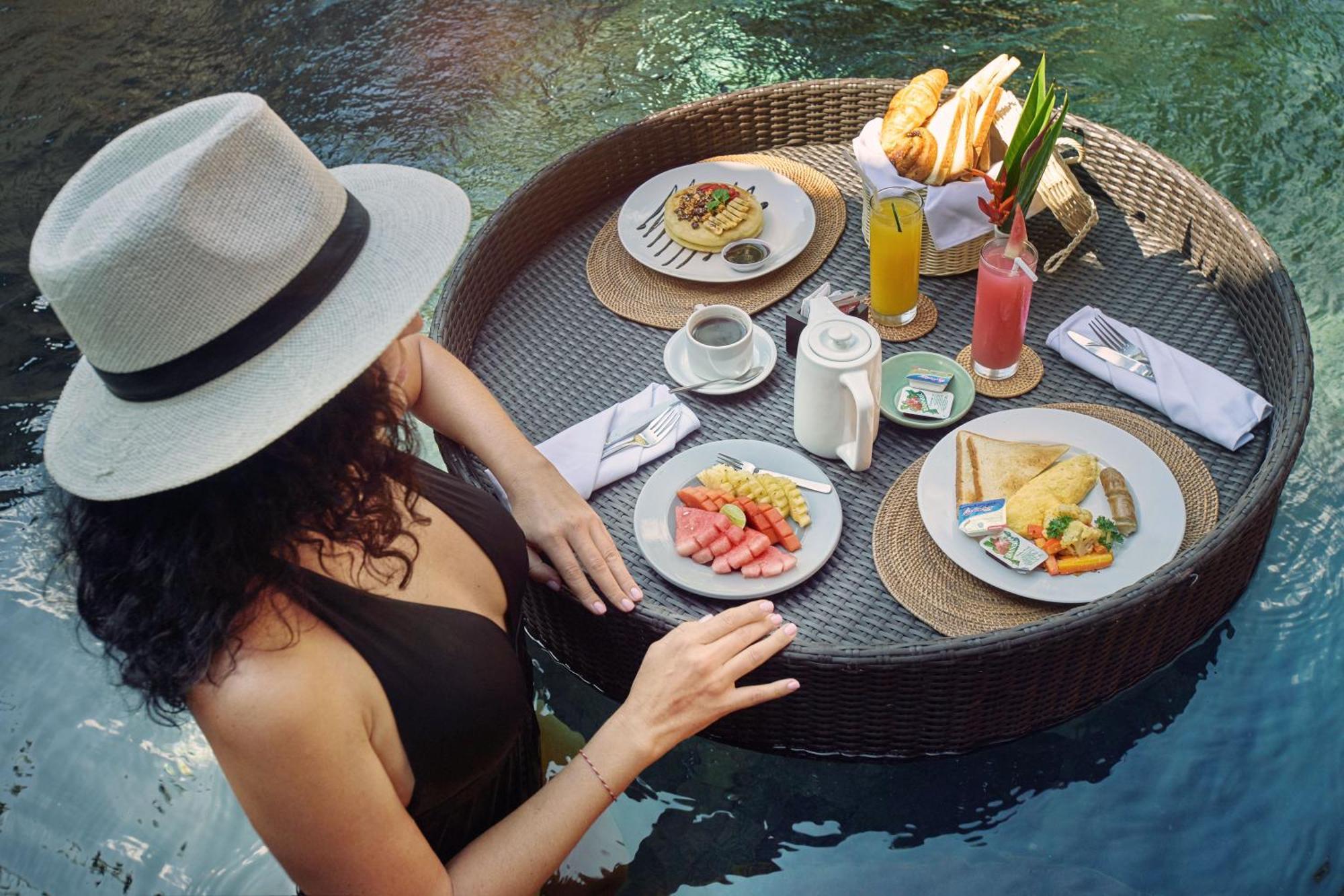 Hotel Raya Riverside