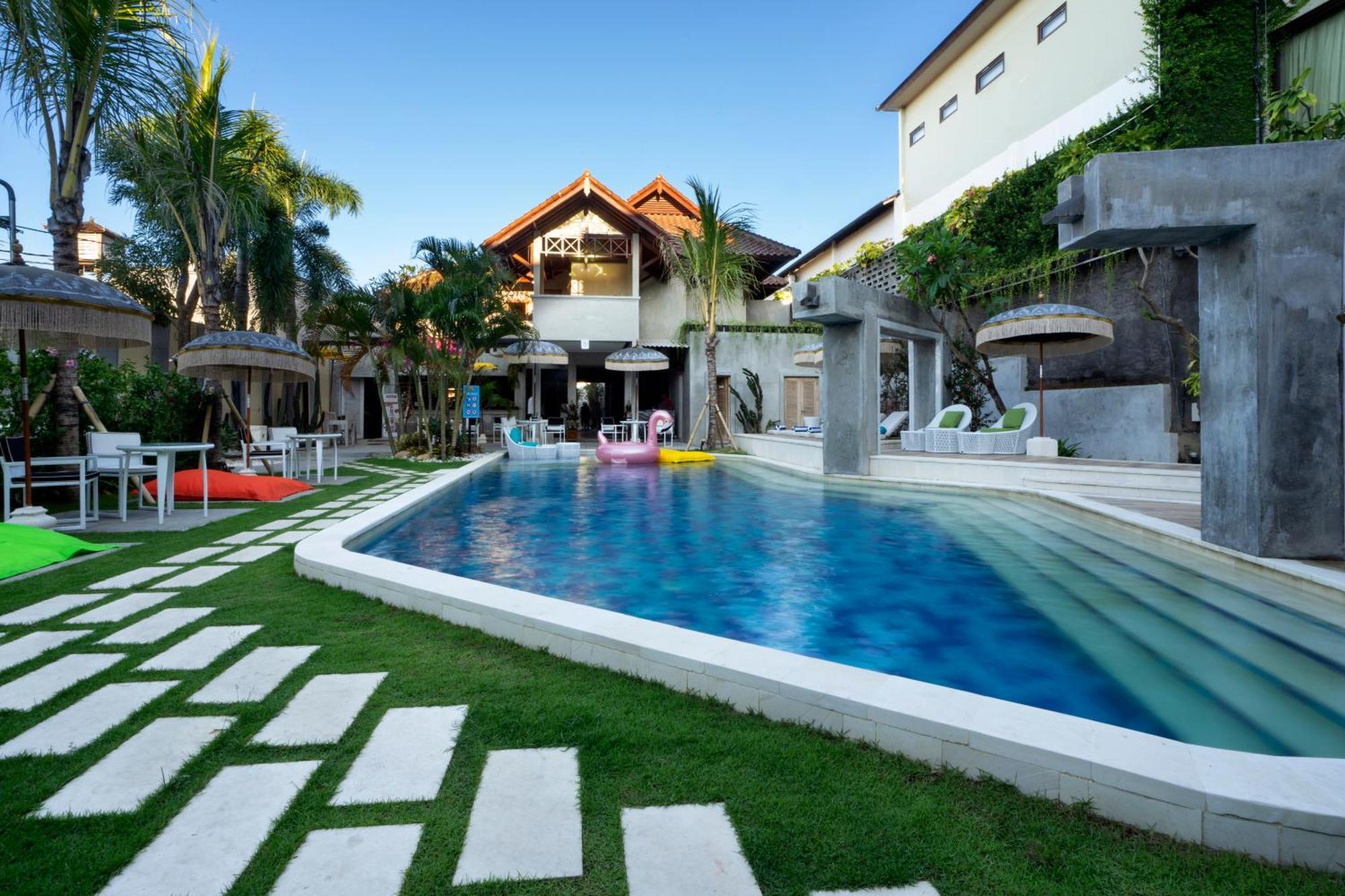 Resort 18 Loft At Kuta Kuta (Bali)