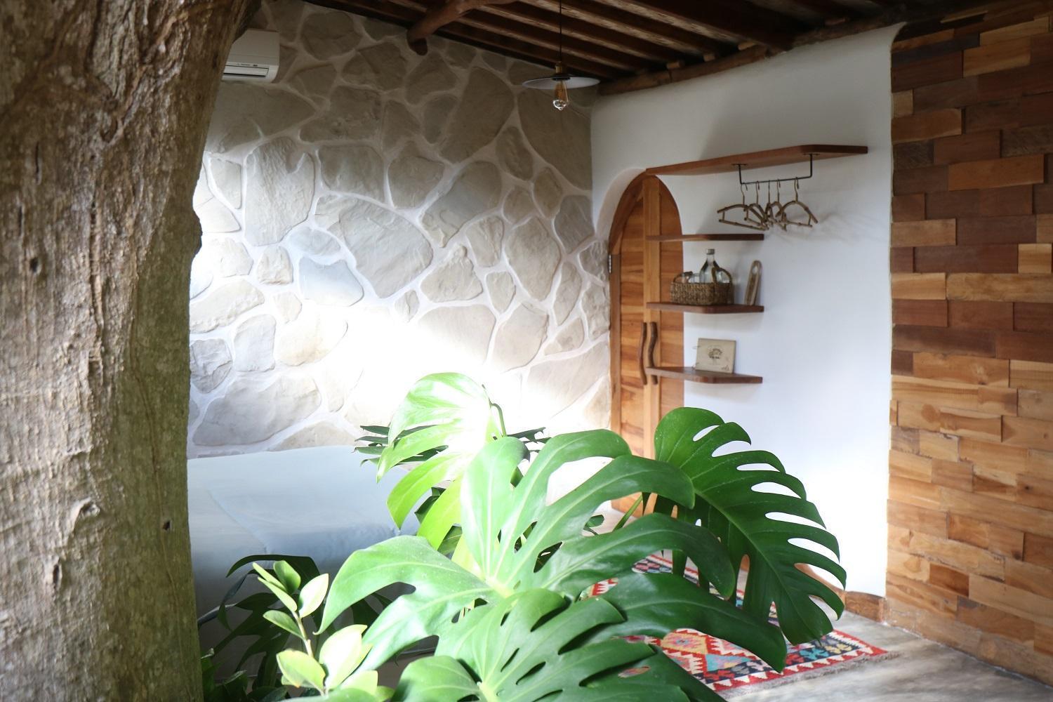 Roots Tree House Lodge *