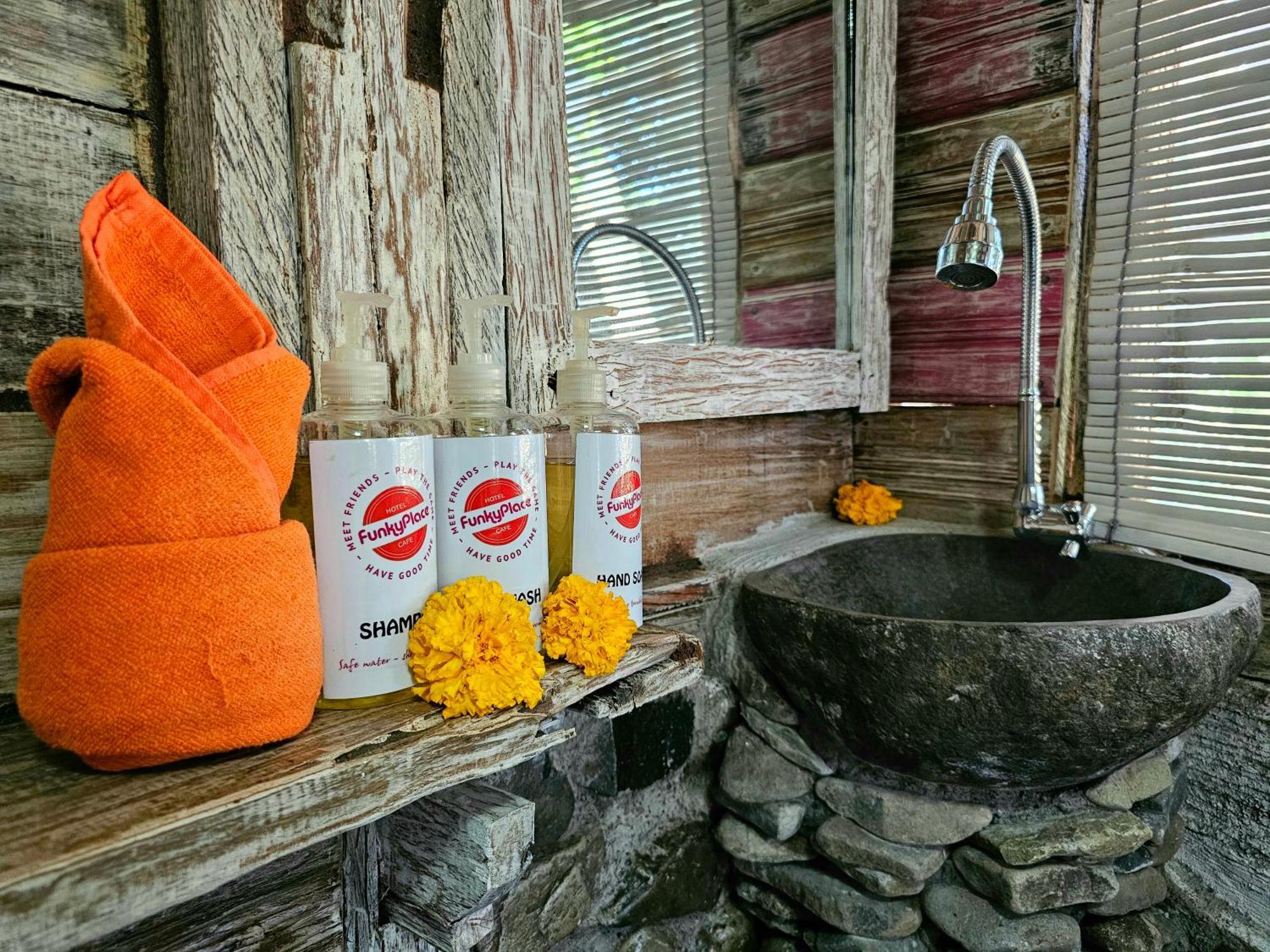 Funky Place Hostel Lovina (Bali)