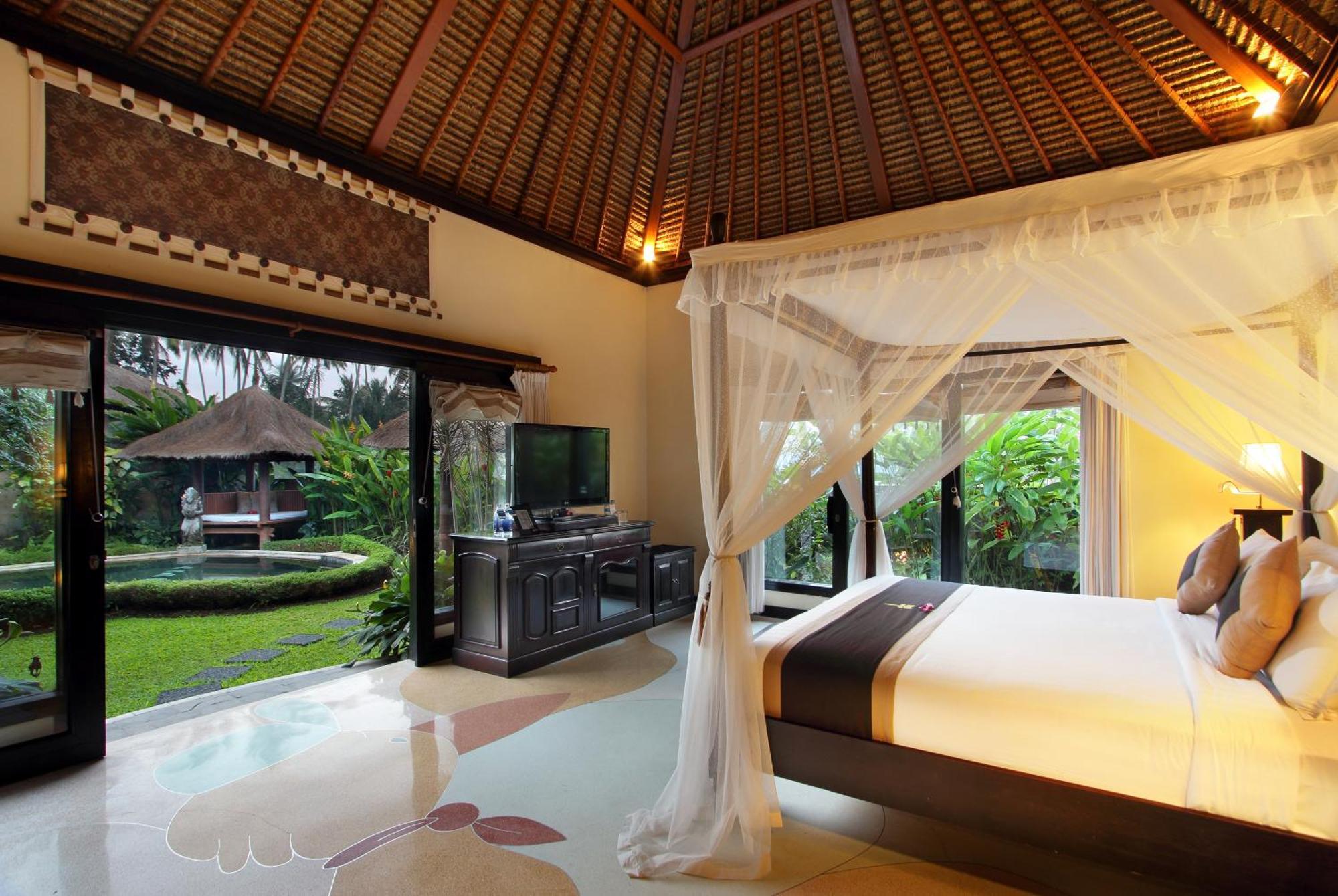 Villa Furamaxclusive & Villas, *