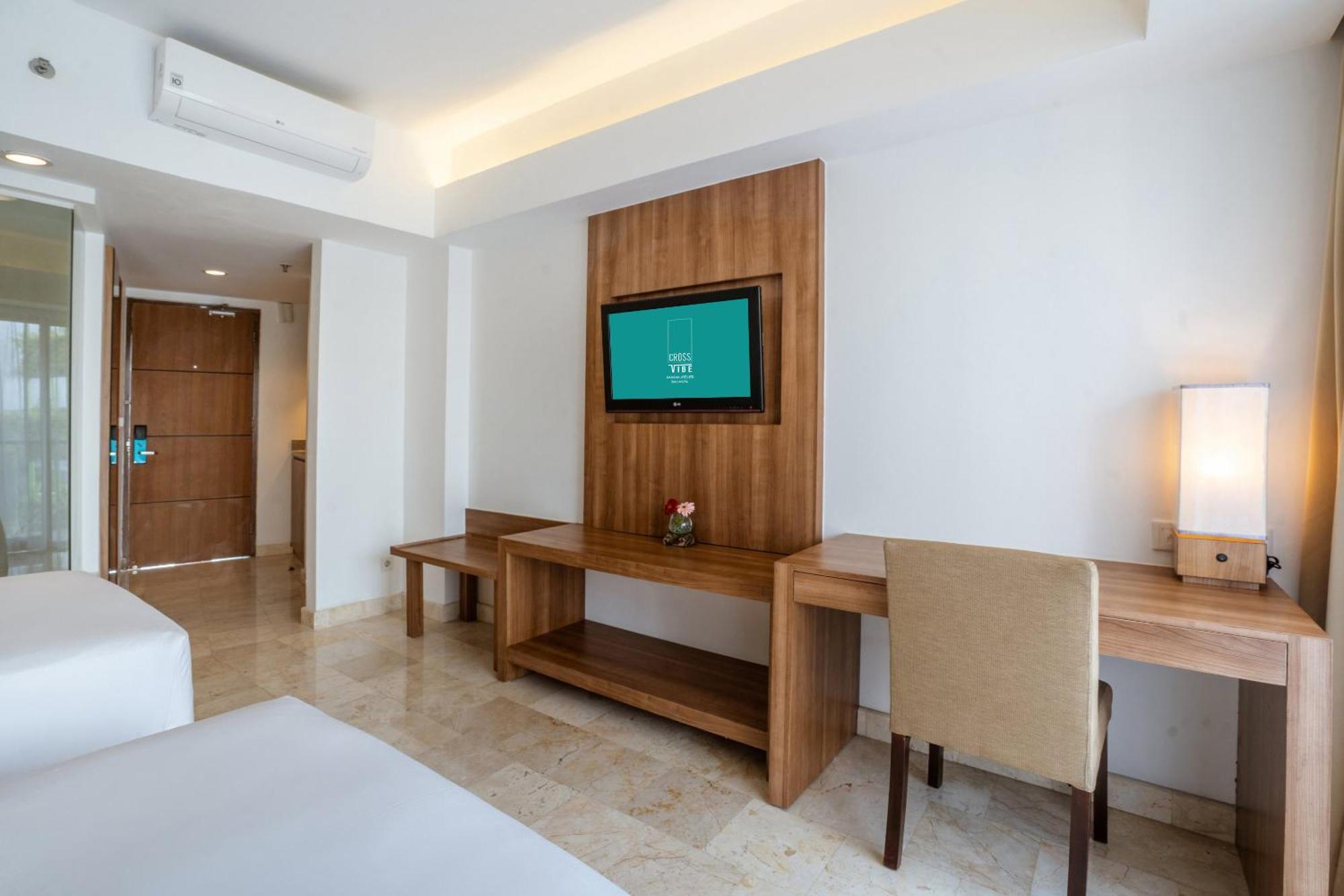 Hotel Cross Vibe Paasha Atelier Bali Kuta