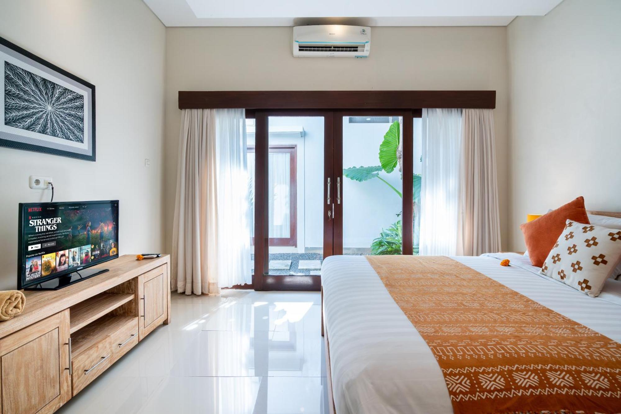 Villa Sebelas Legian *