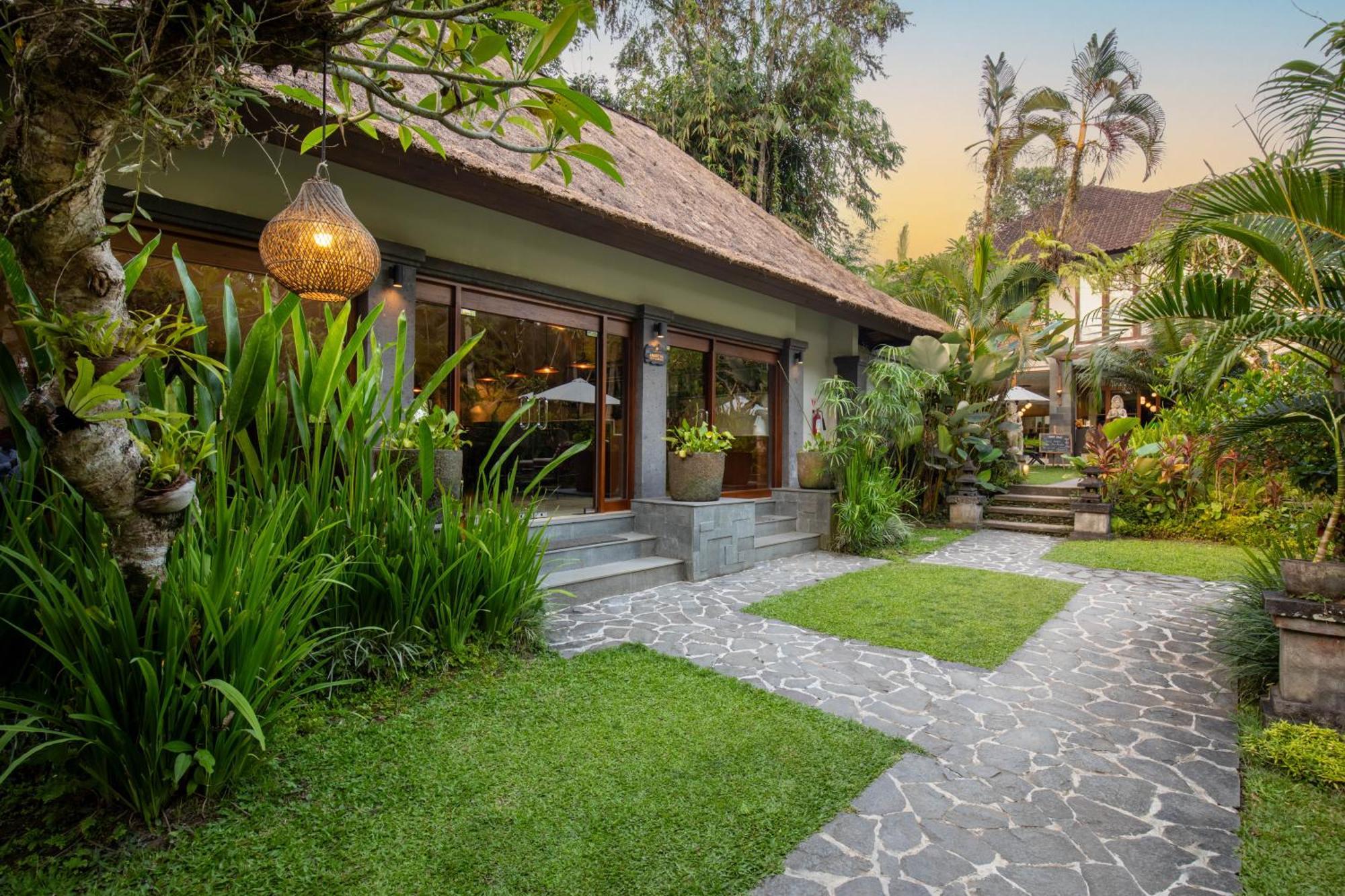 Suara Air Luxury Villa *
