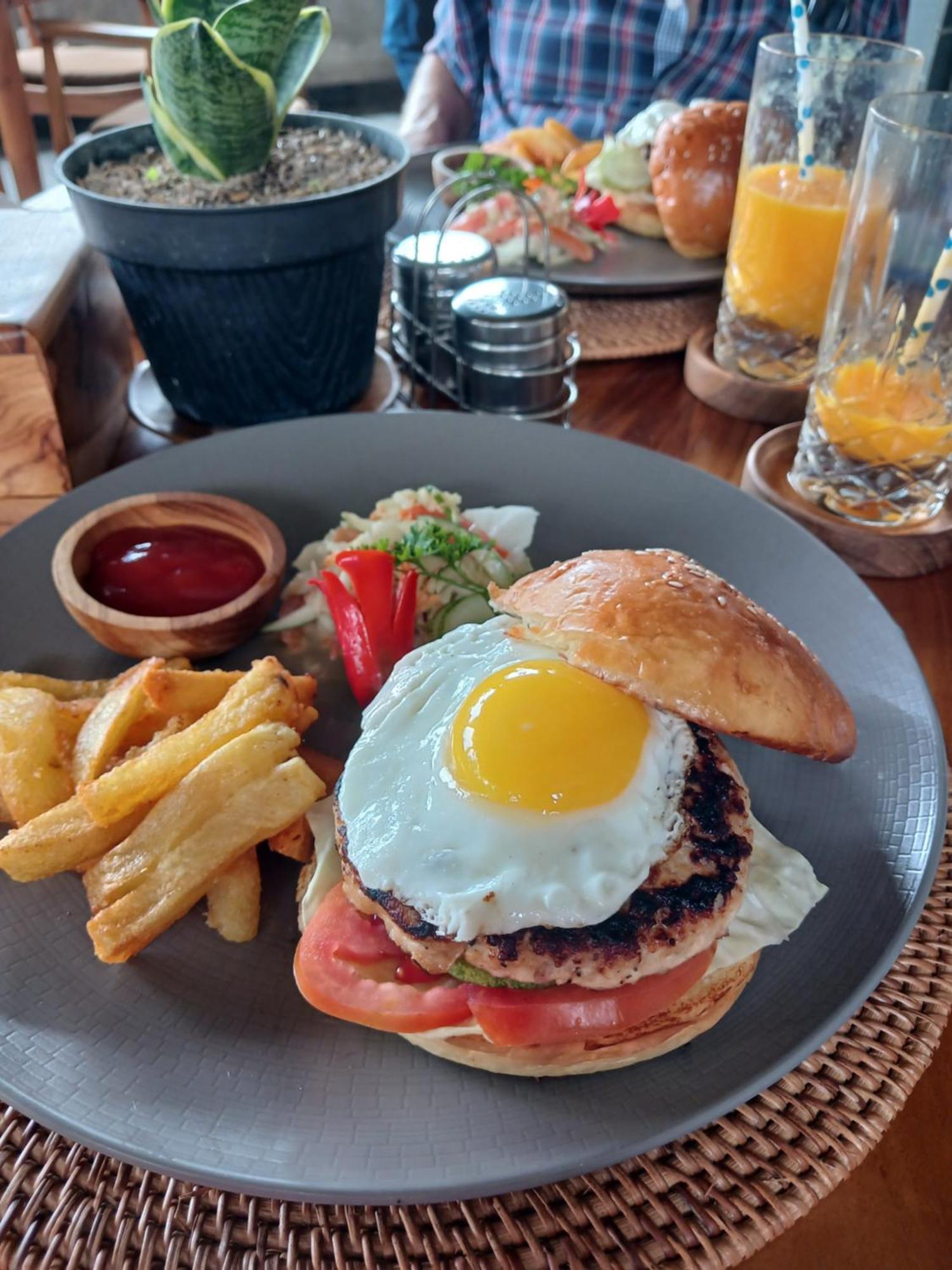 Bali View Hotel 4*