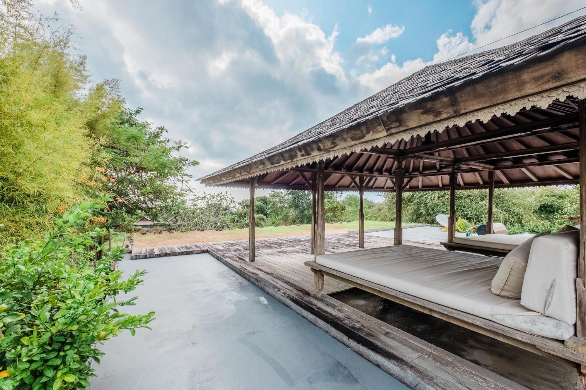 Beachfront Nakar Two Villa *