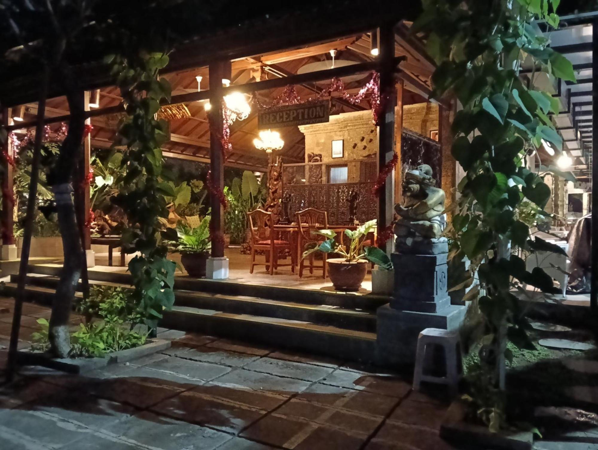 Sari Bunga Kuta Bali Hotel 3*