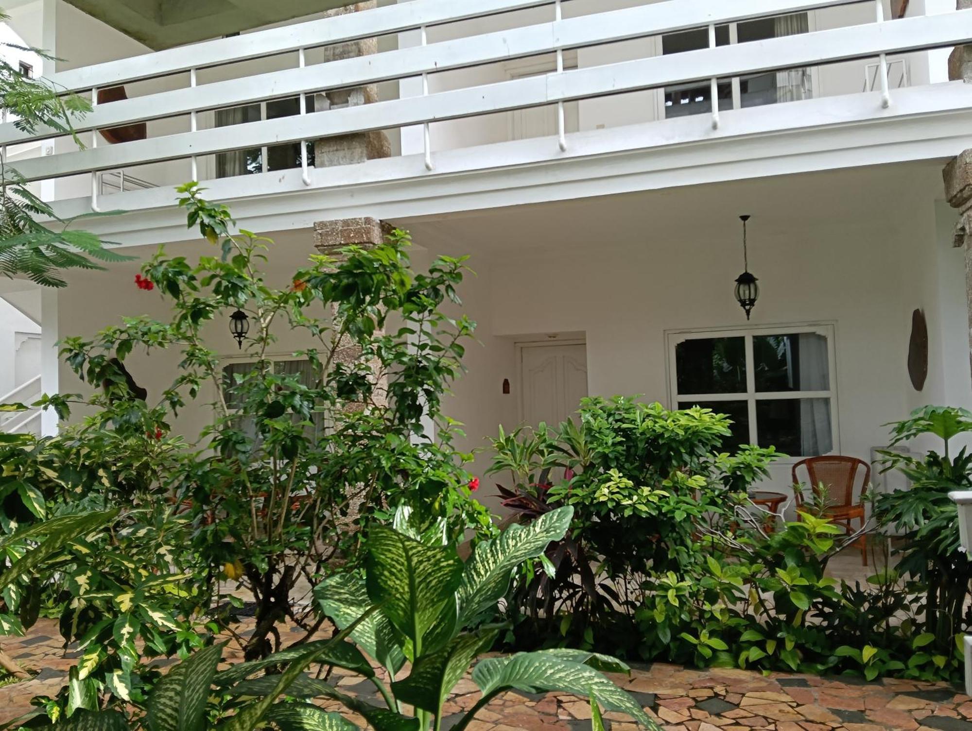 Hotel Sari Bunga Kuta Bali 3*