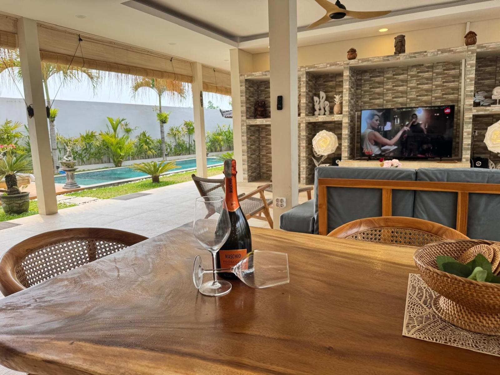 10 Rose Bali 3br Luxury Villa *