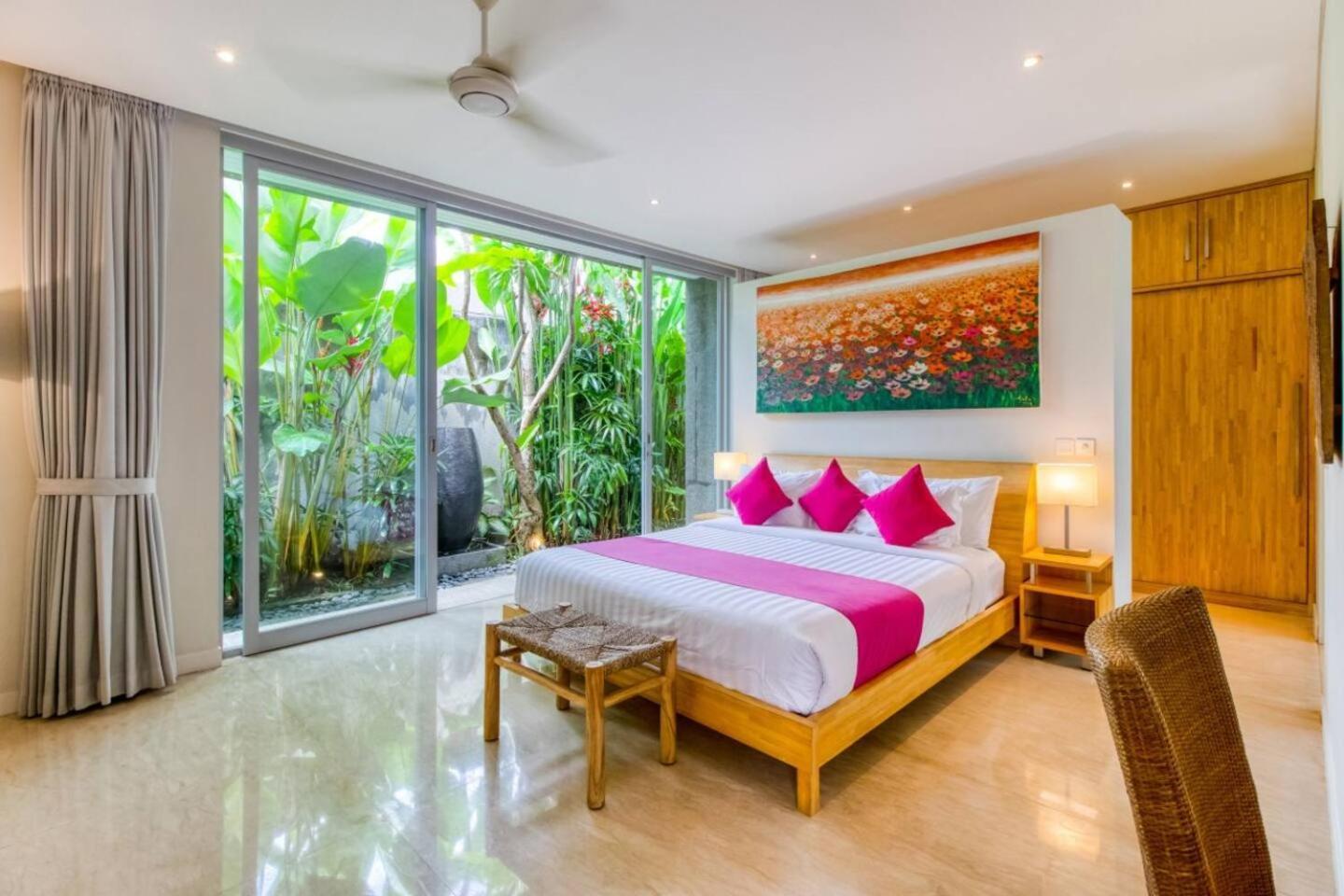 Aramanis Hotel 4*