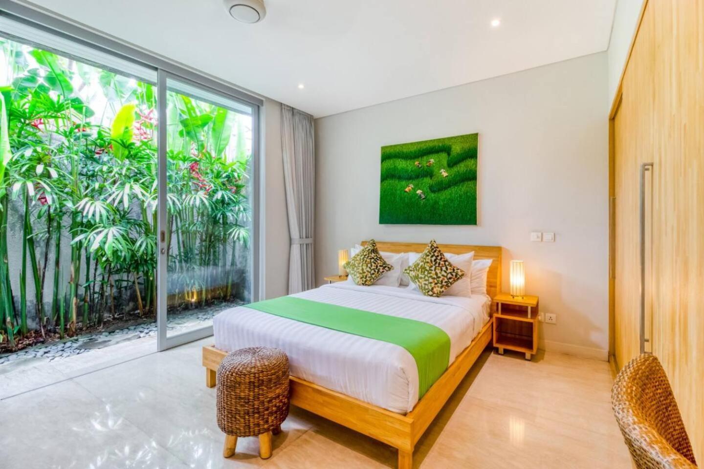 Aramanis Hotel 4*