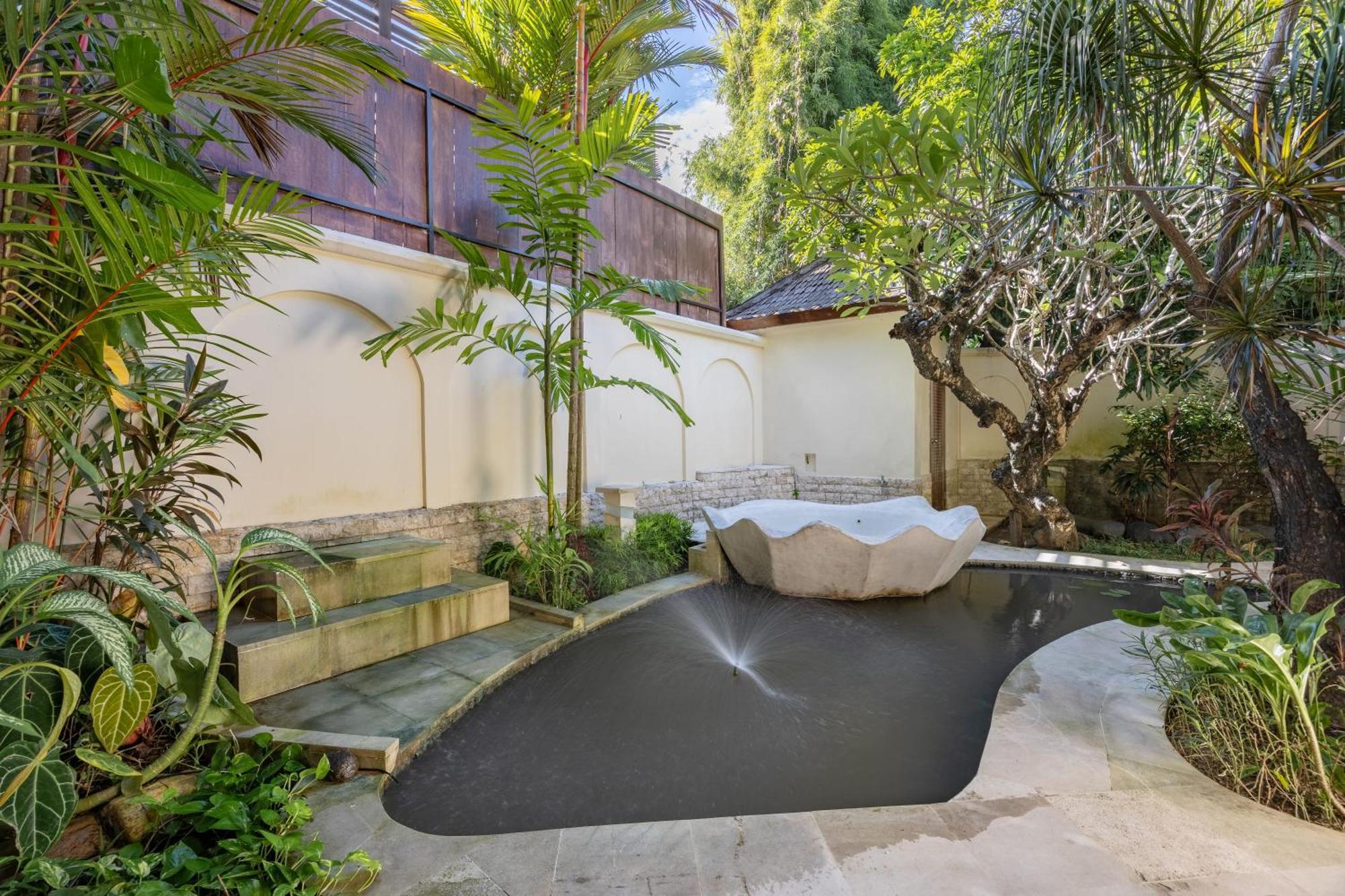 Cove Urbanest 4* Seminyak (Bali)