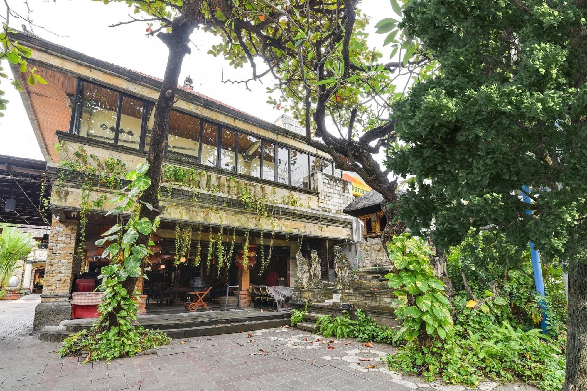 Super Oyo Townhouse Oak Maxi Legian Hotel 3*