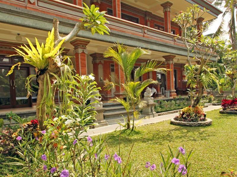 Guest house Tanah Semujan 2*