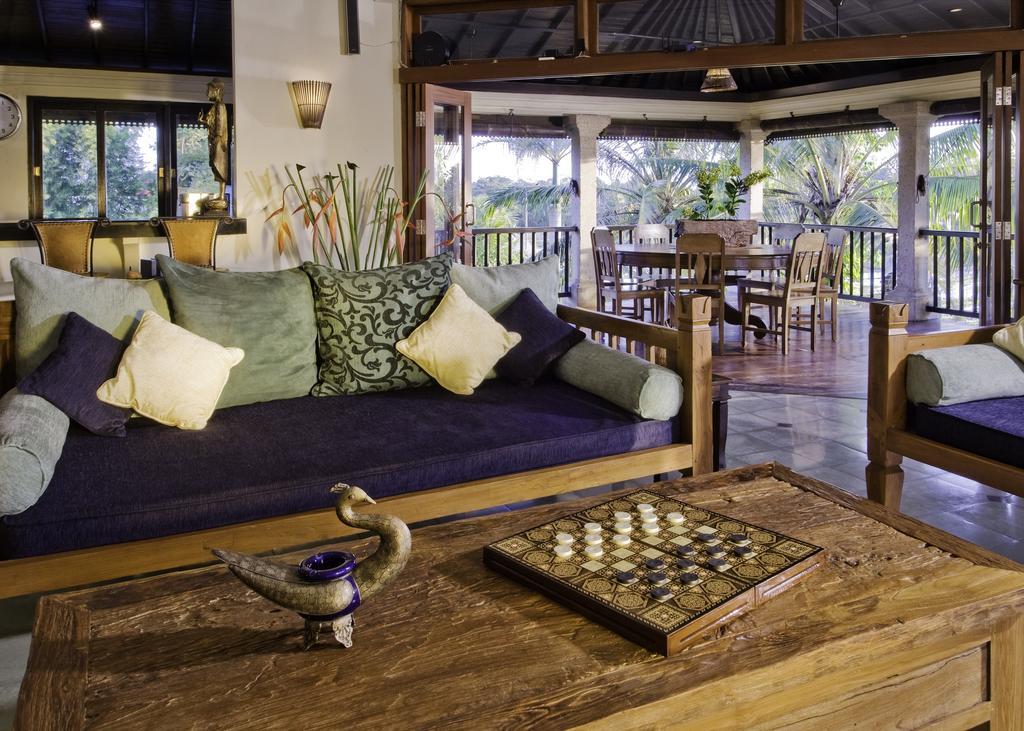 Villa Anyar Estate *