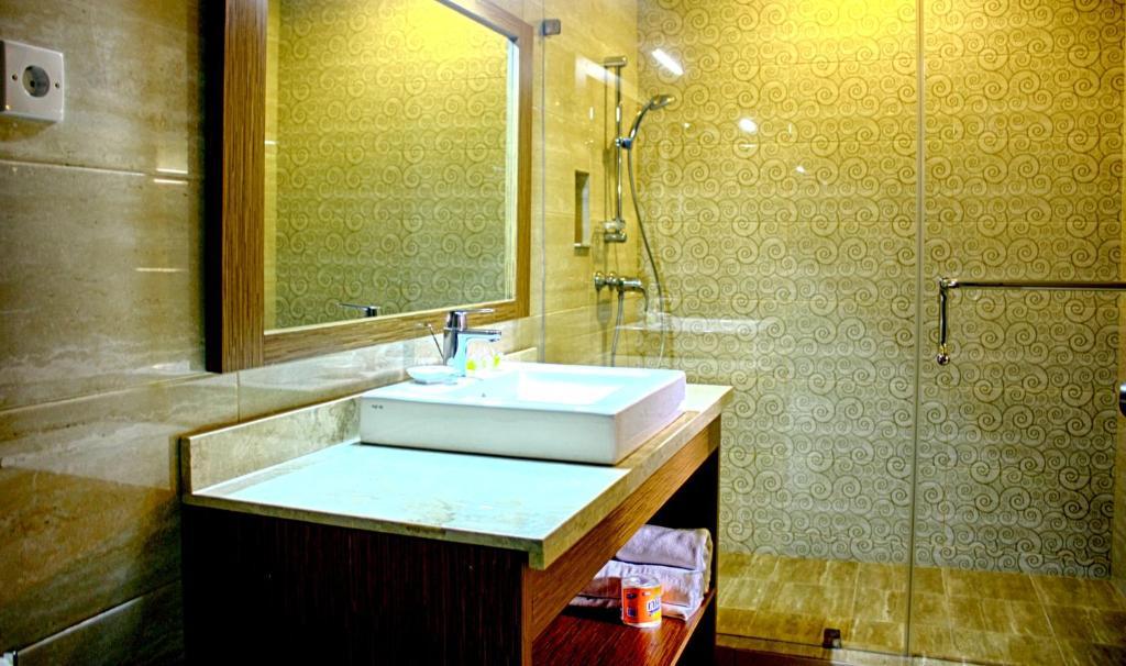 Taman Rosani & Hotel 3*