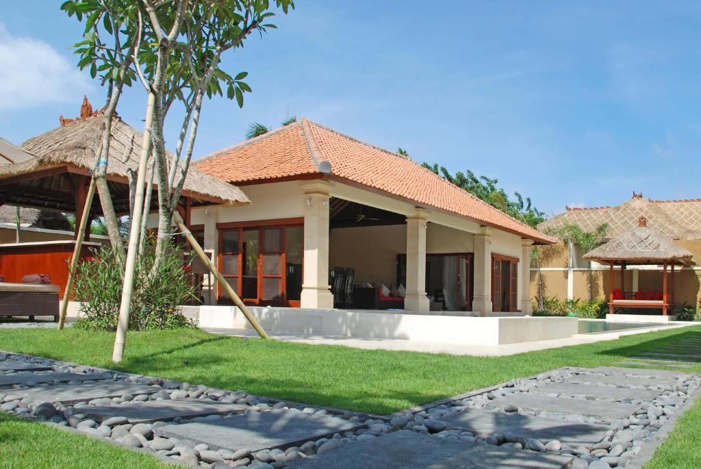 Santi * Seminyak (Bali)