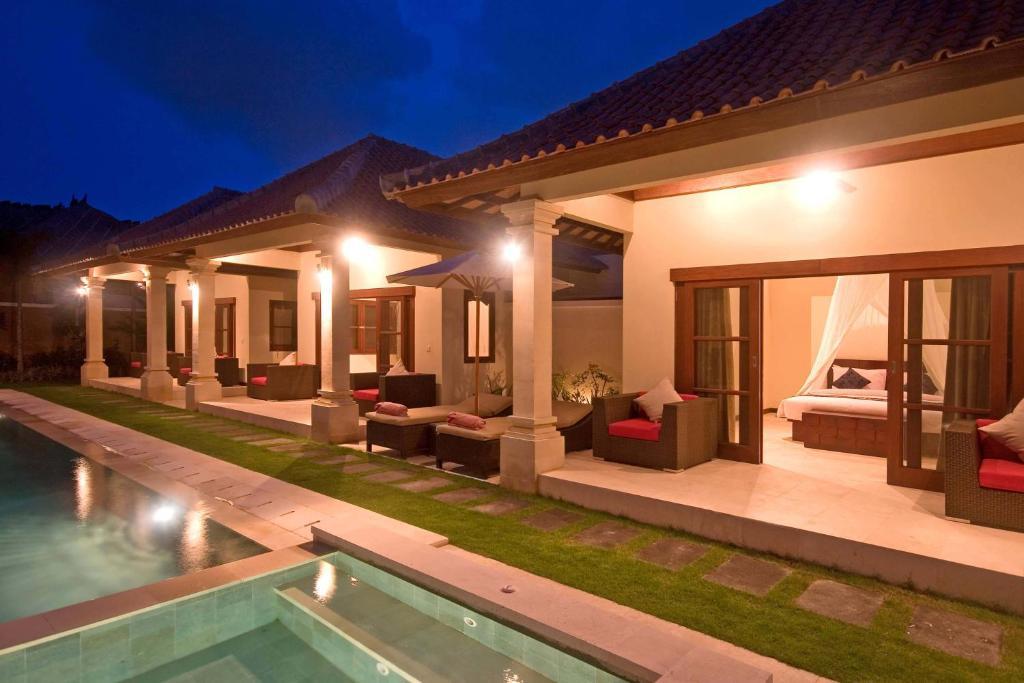 Santi * Seminyak (Bali)