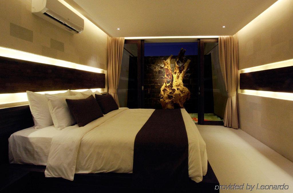 Villa Equilibria *
